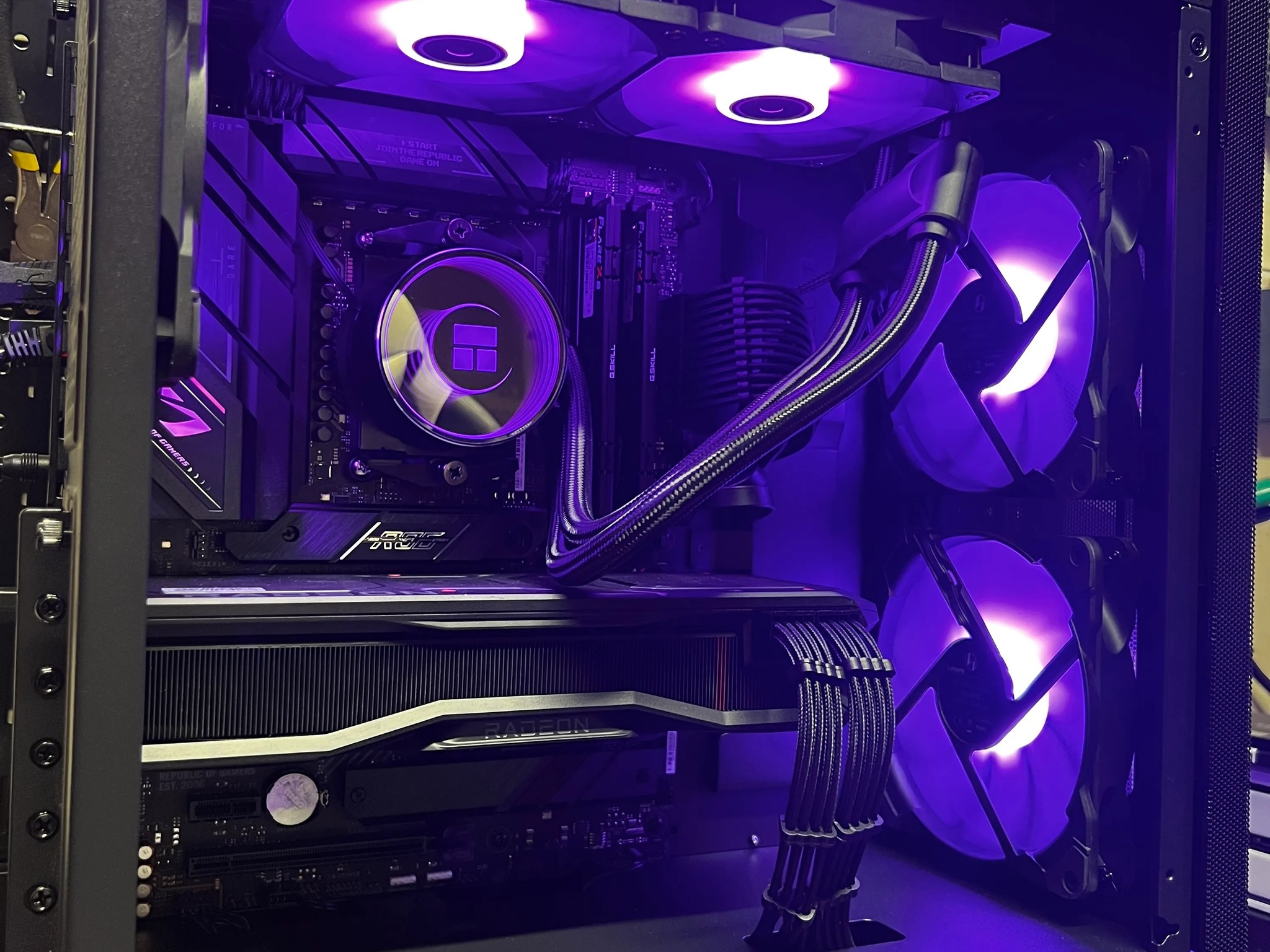 Hydra || AMD Ryzen 5 7600X + AMD Radeon RX 7900 XT