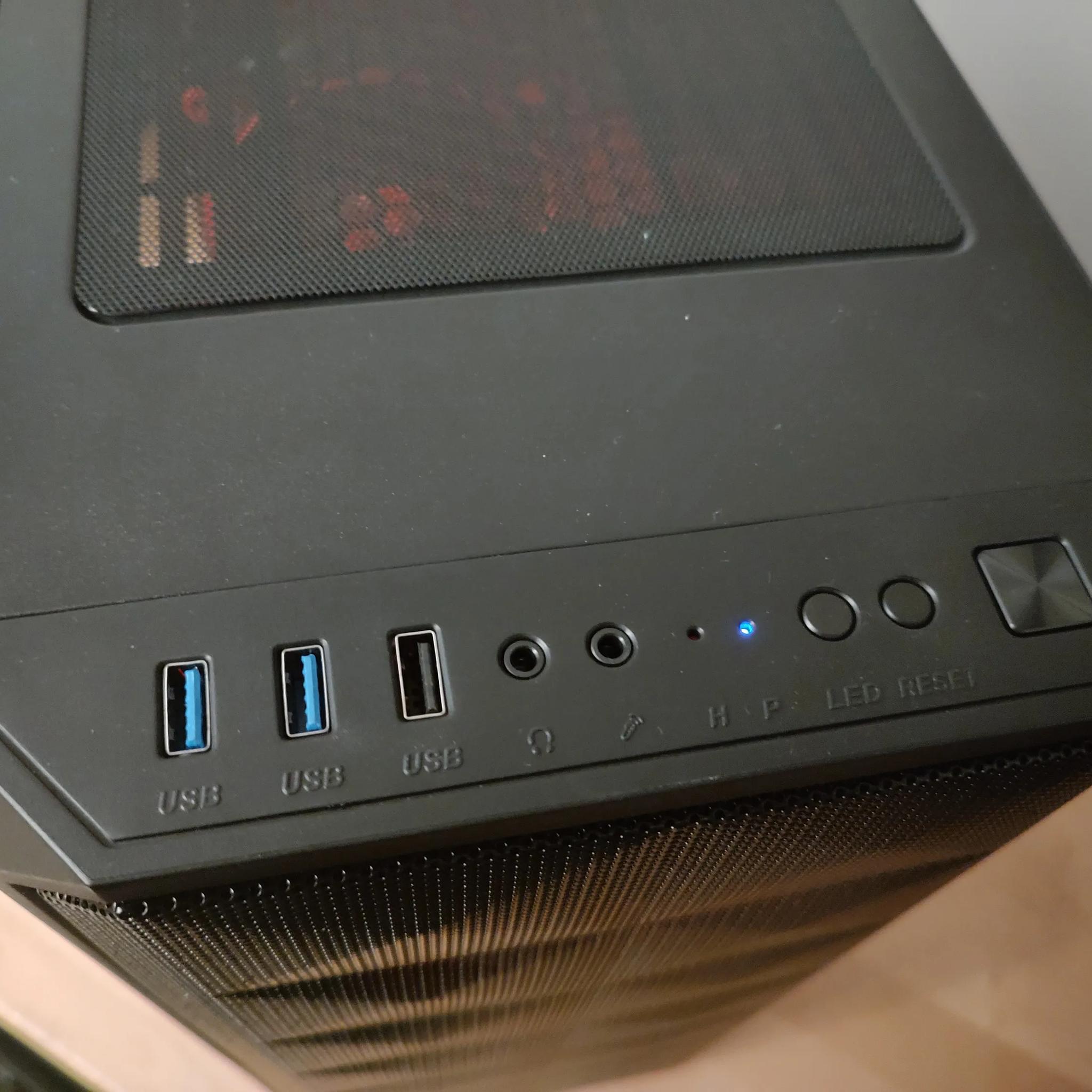 Gaming PC - Ryzen 7 5800X, RX 6700XT, 32GB RAM, 1TB NVME