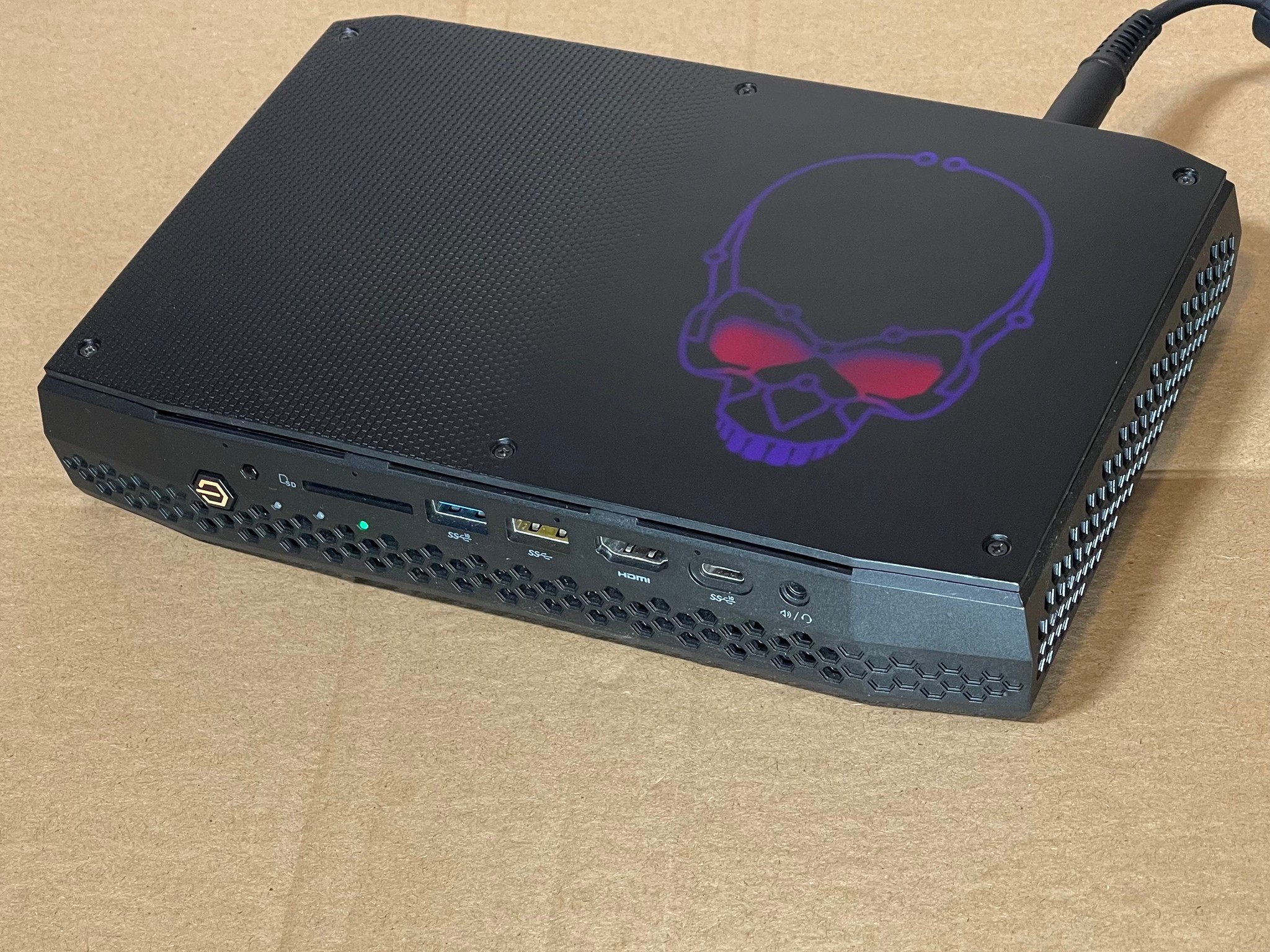 Intel NUC - NUC8i7HVK, Used, Tested, i7-8809G, 32GB, 1.5TB