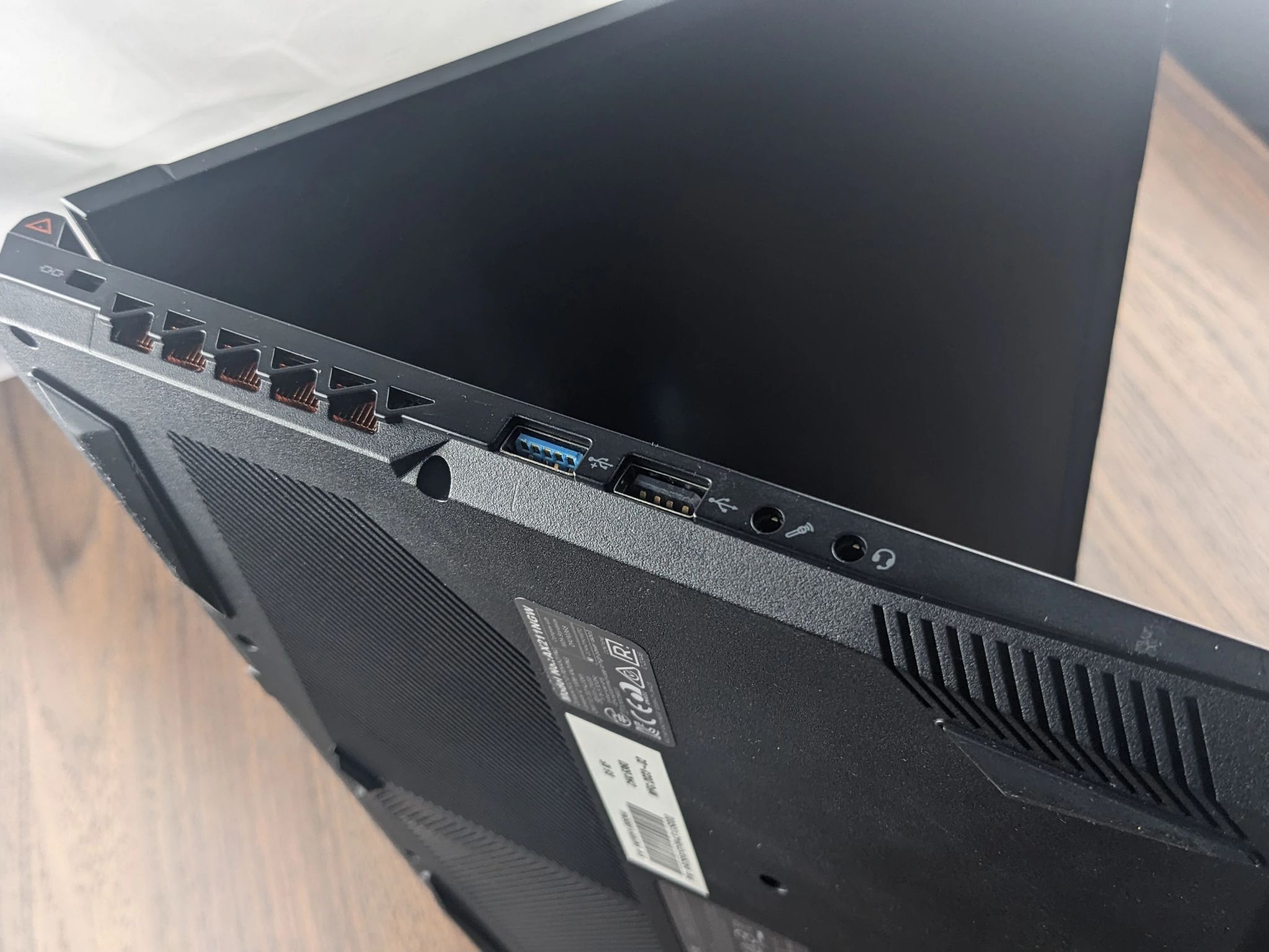 15.6" Gigabite G5 KF5" RTX 4060m, 12500H, 32GB ddr4 3200, 512GB Gen 4 NVMe. 144hz display