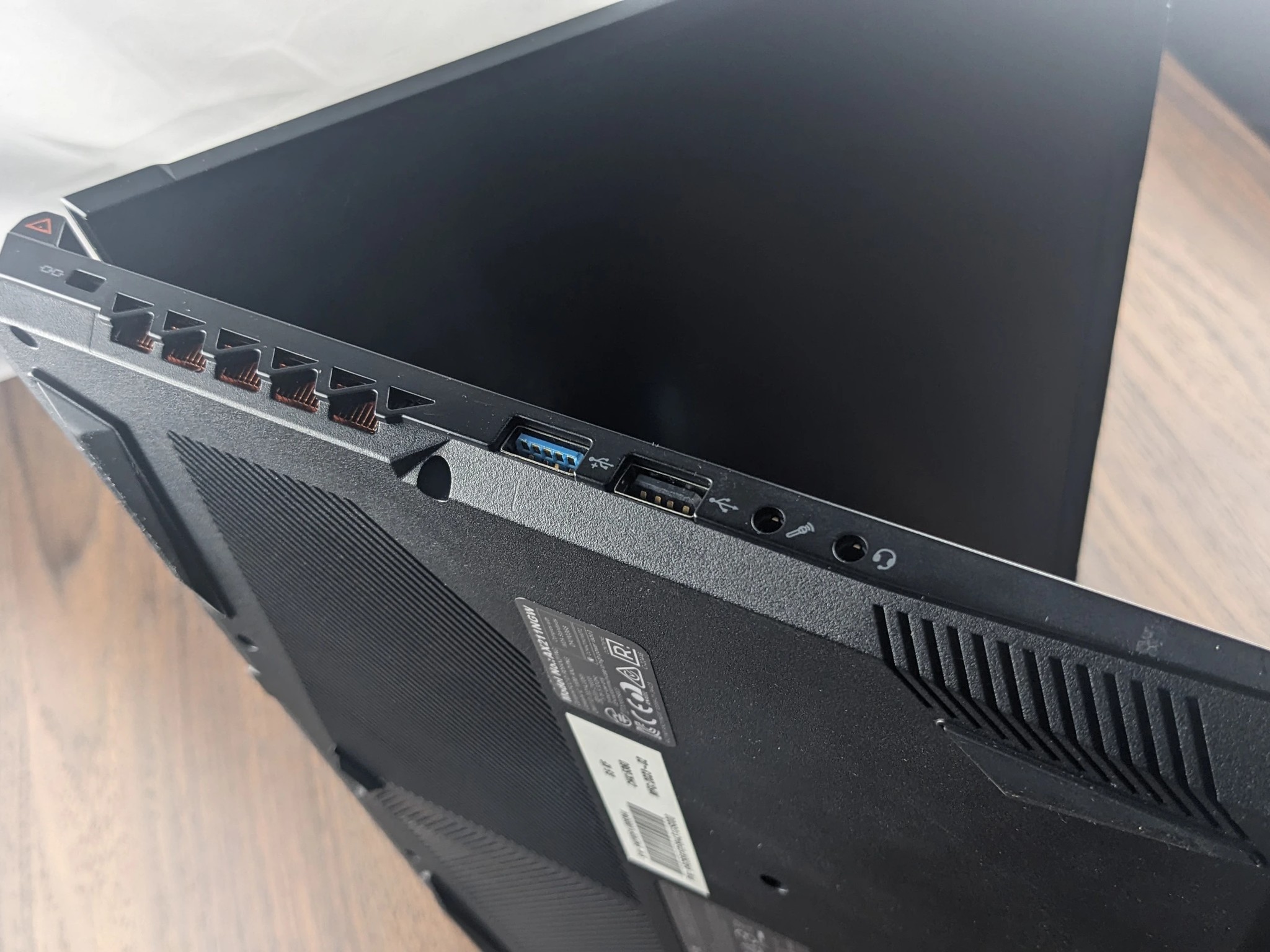 15.6" Gigabite G5 KF5" RTX 4060m, 12500H, 32GB ddr4 3200, 512GB Gen 4 NVMe. 144hz display