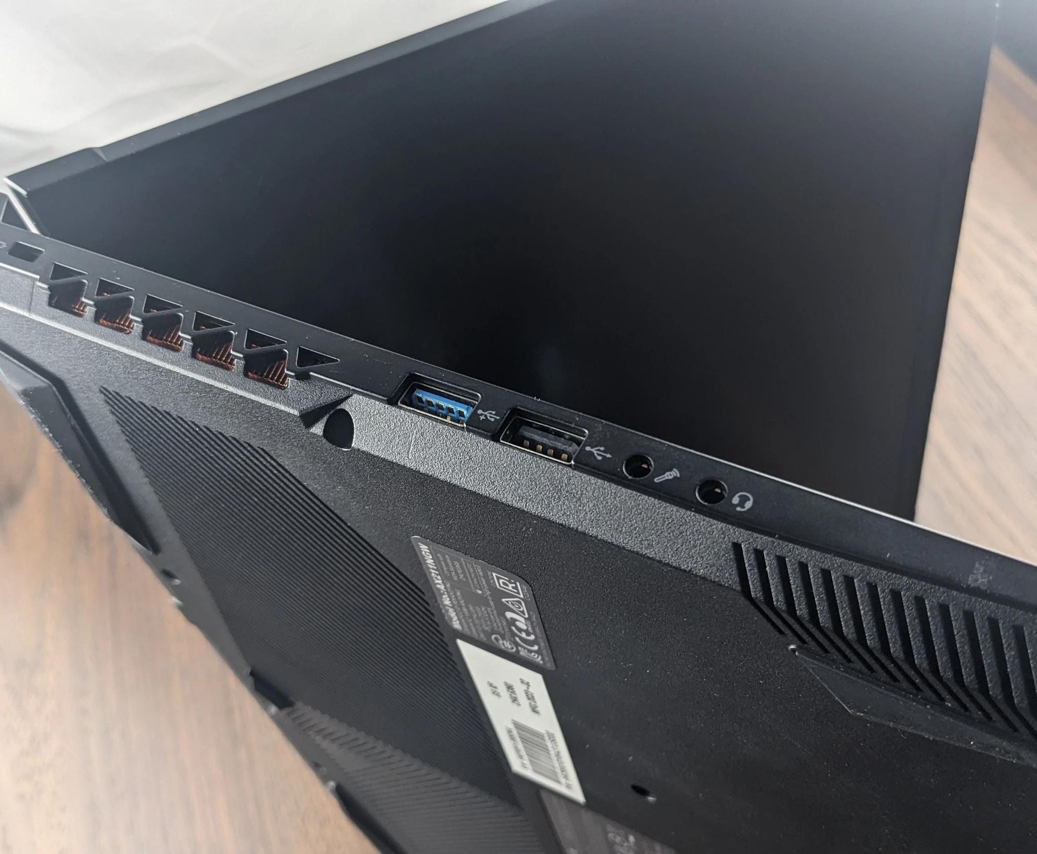 15.6" Gigabite G5 KF5" RTX 4060m, 12500H, 32GB ddr4 3200, 512GB Gen 4 NVMe. 144hz display