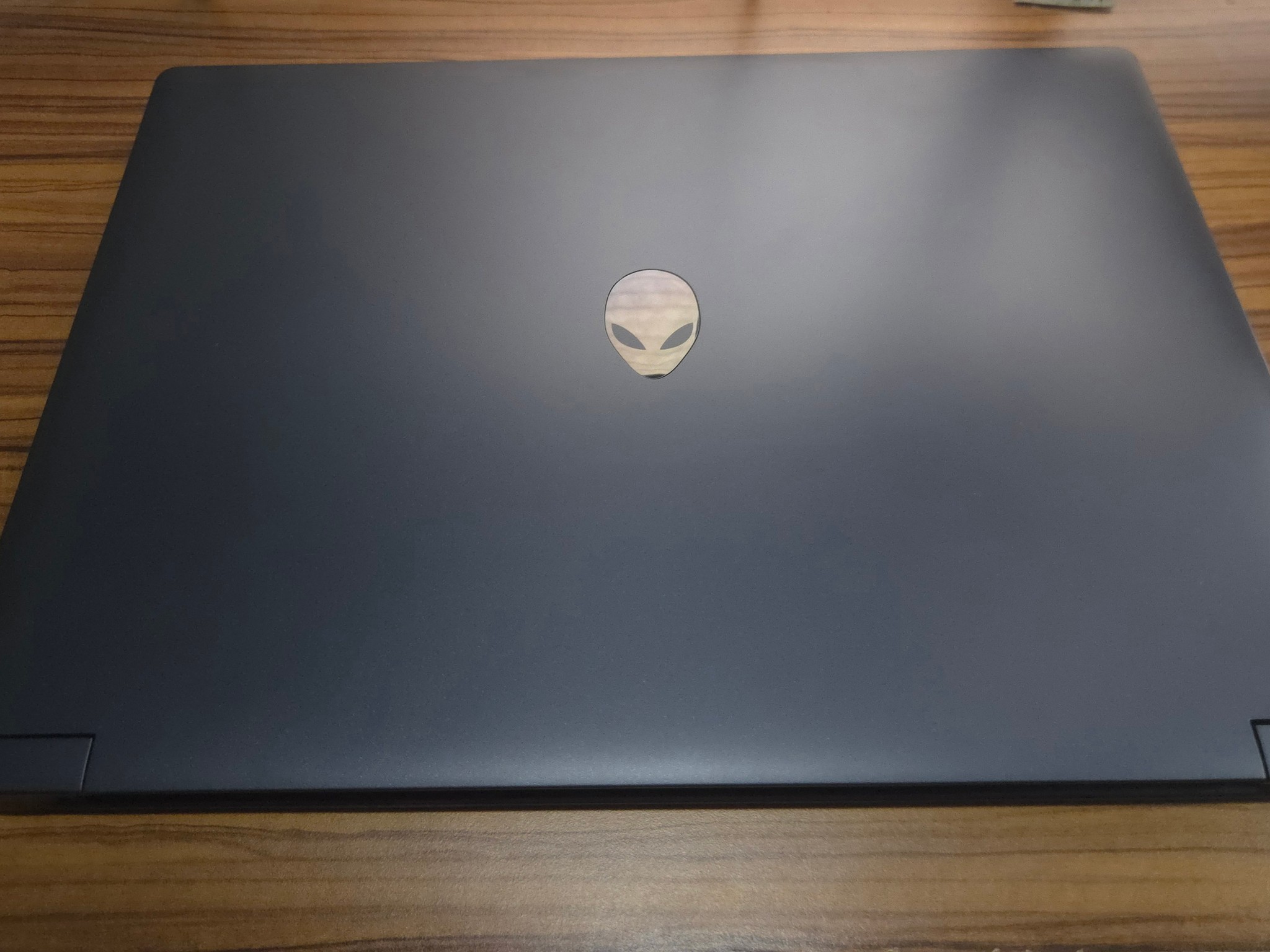 Alienware Gaming Laptop AMD Ryzen 200 Nvidia Geforce 5060 32gb Ram 1tb