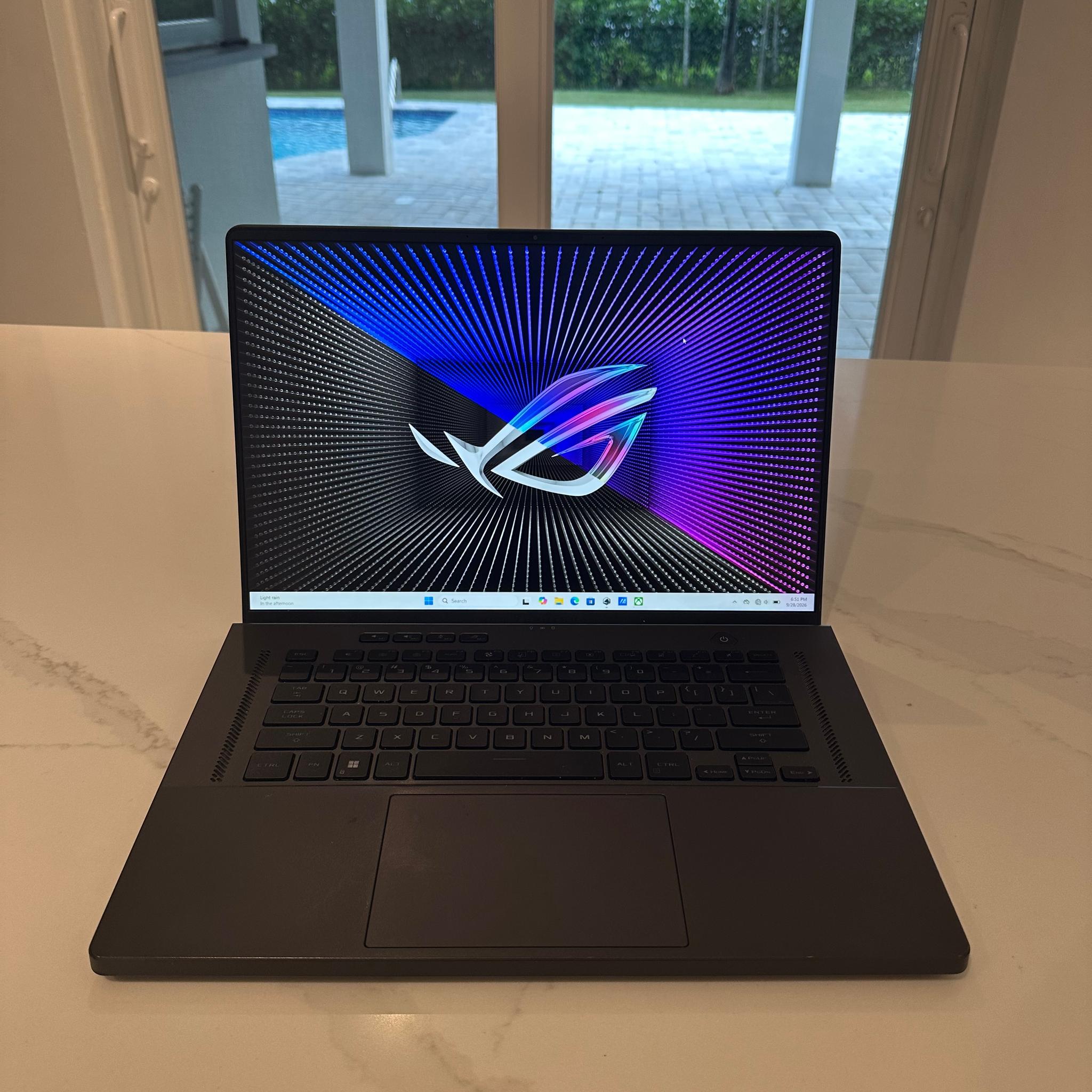 ASUS ROG Zephyrus G16 (GU603VI) - i7-13620H / RTX 4070 8GB / 16GB / 512GB SSD