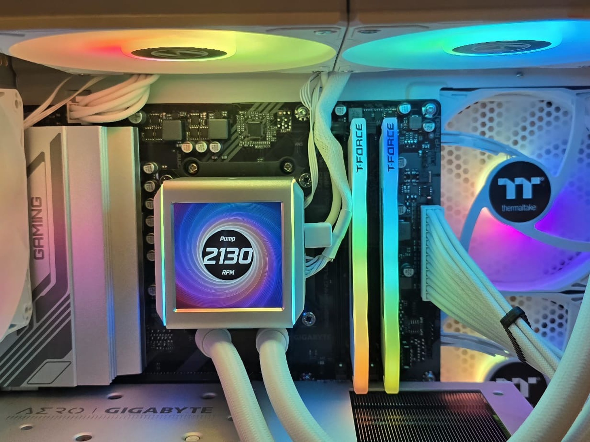 Beautiful White RGB 4060+7700X PC 🔥🔥