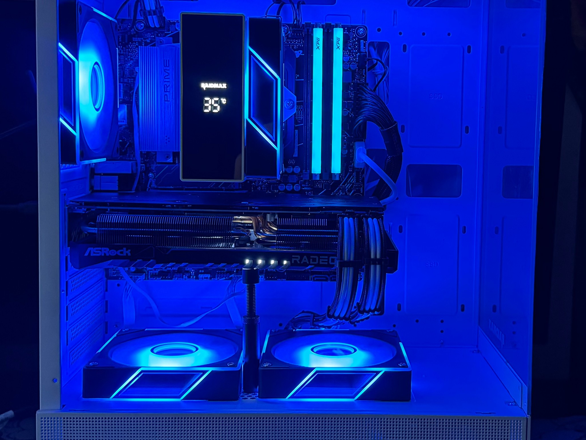 Gaming PC / content creation | AMD Radeon RX 7700 XT| Ryzen 7 | 32GB RAM | WINDOWS 11 Home | WiFi an
