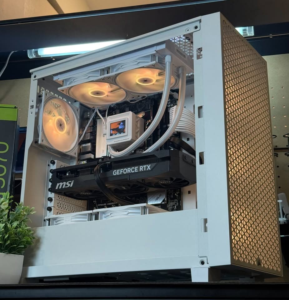 Ultra Gaming PC | RTX 5070 | Ryzen 9 7900x | 32GB DDR5 RAM | 1TB | Windows 11