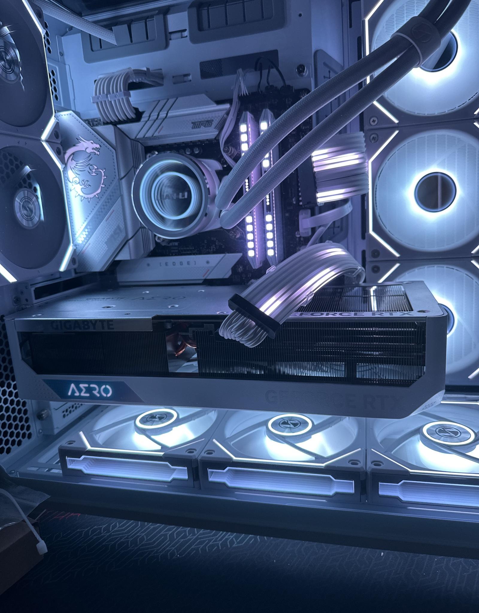 GIGABYTE 4080 AERO OC