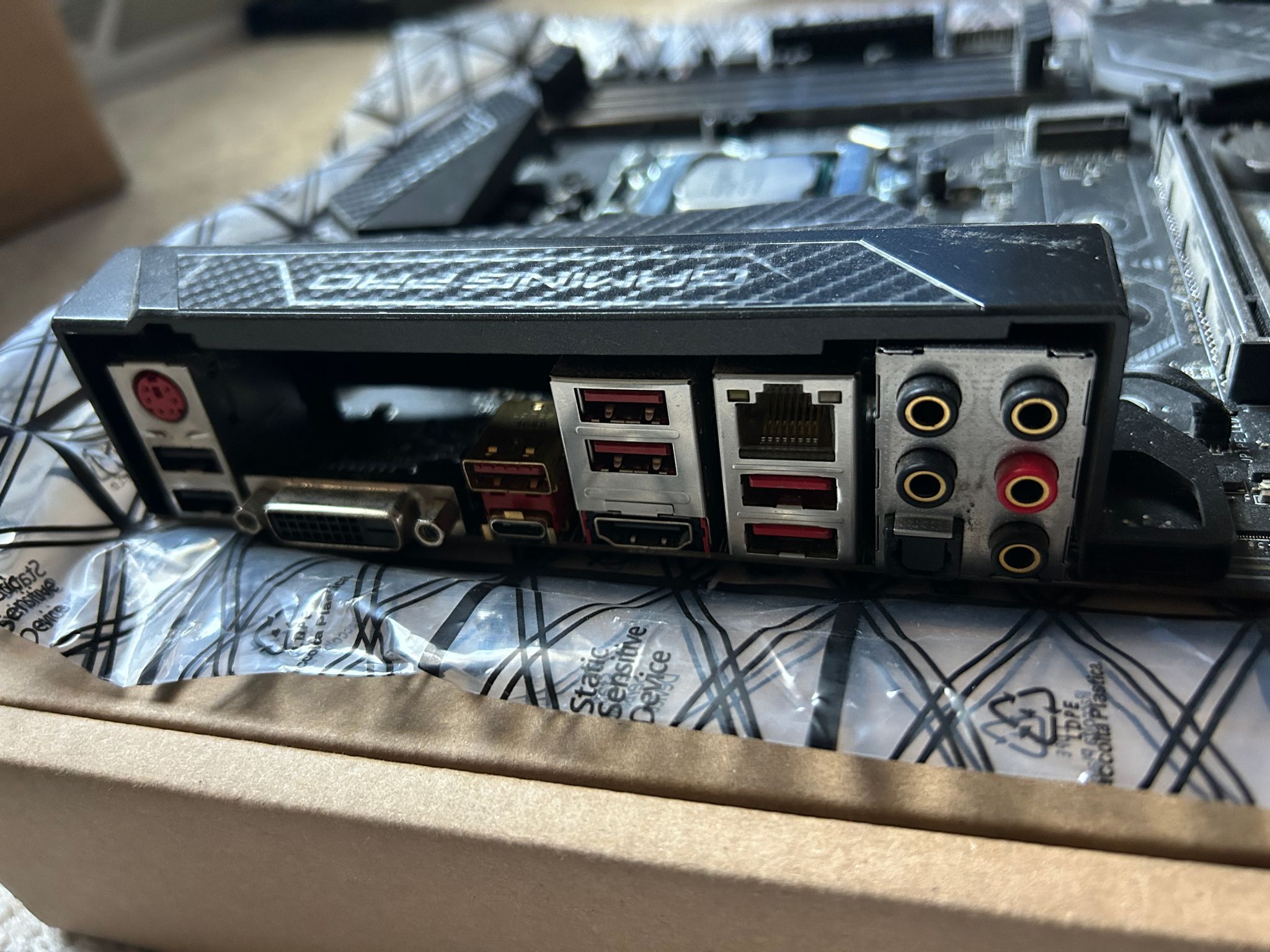 MSI Z270 GAMING PRO CARBON ATX LGA1151 DDR4 Motherboard w/ i7-7700K
