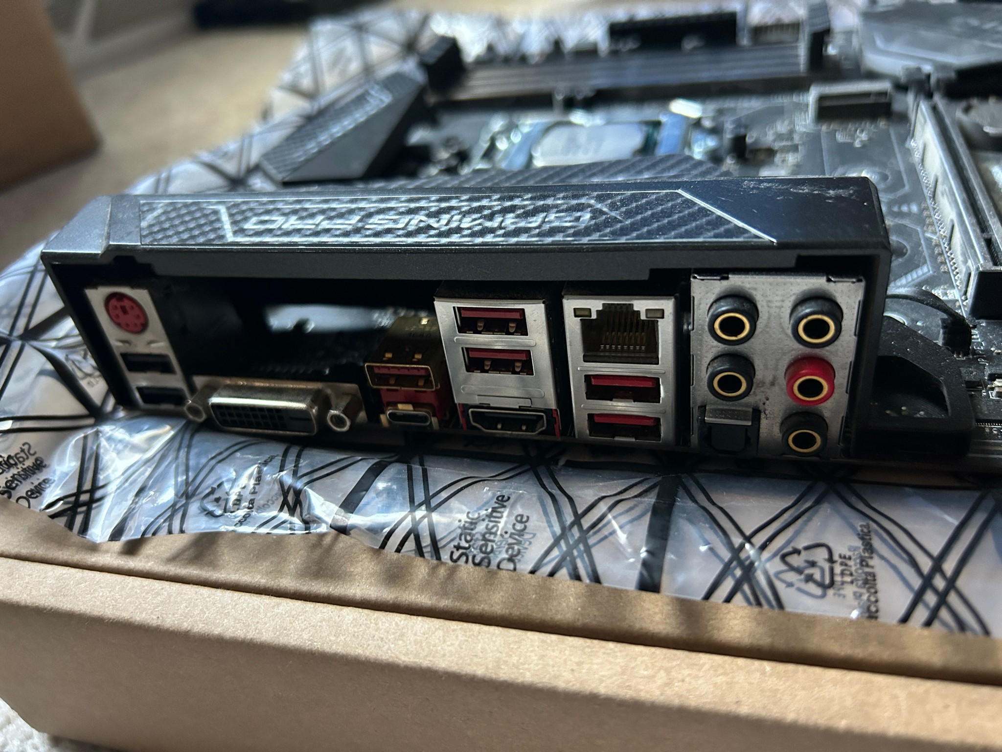 MSI Z270 GAMING PRO CARBON ATX LGA1151 DDR4 Motherboard w/ i7-7700K
