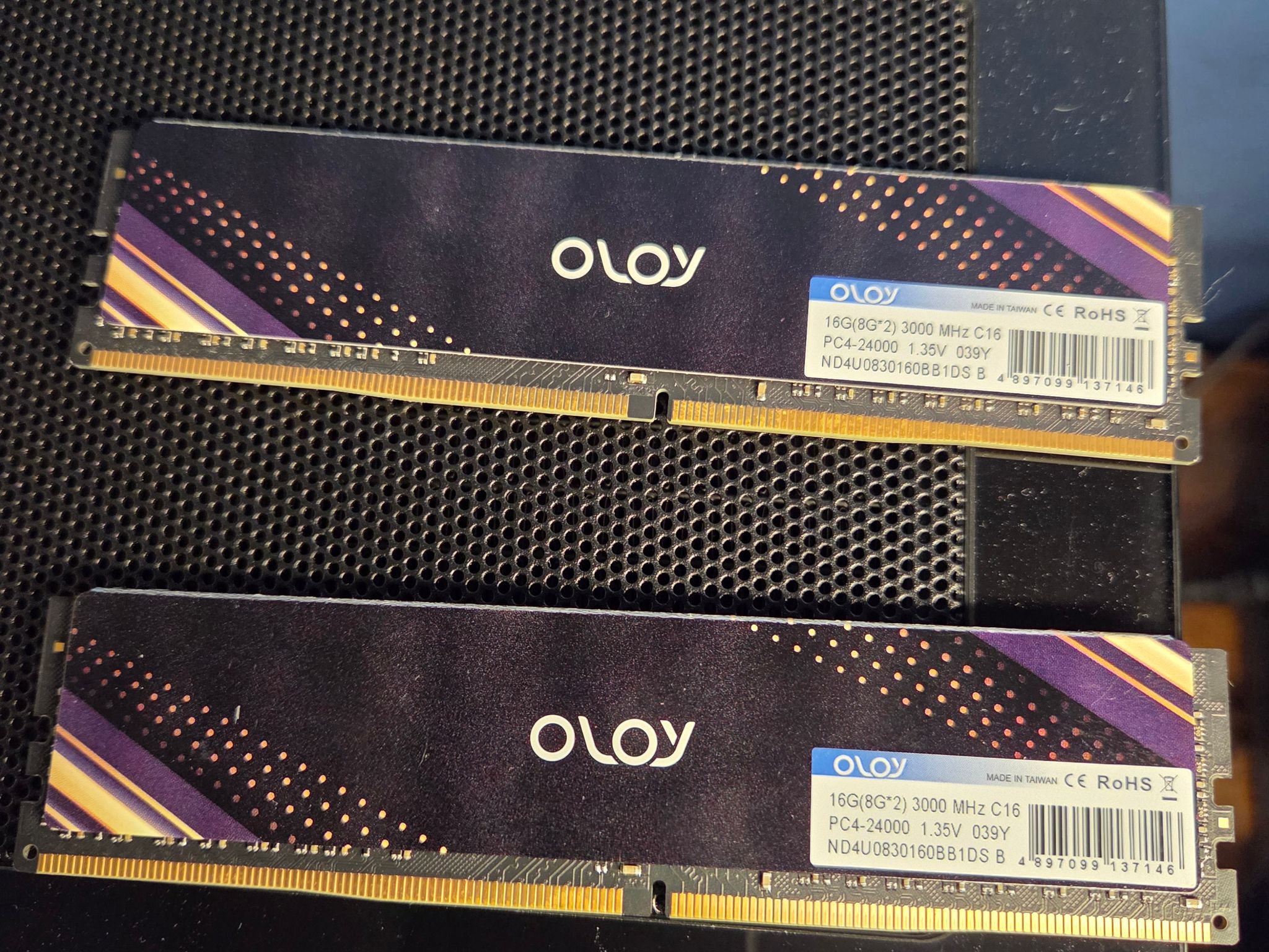 OLOY DDR4-3000 16GB (2x8) GB Desktop Memory