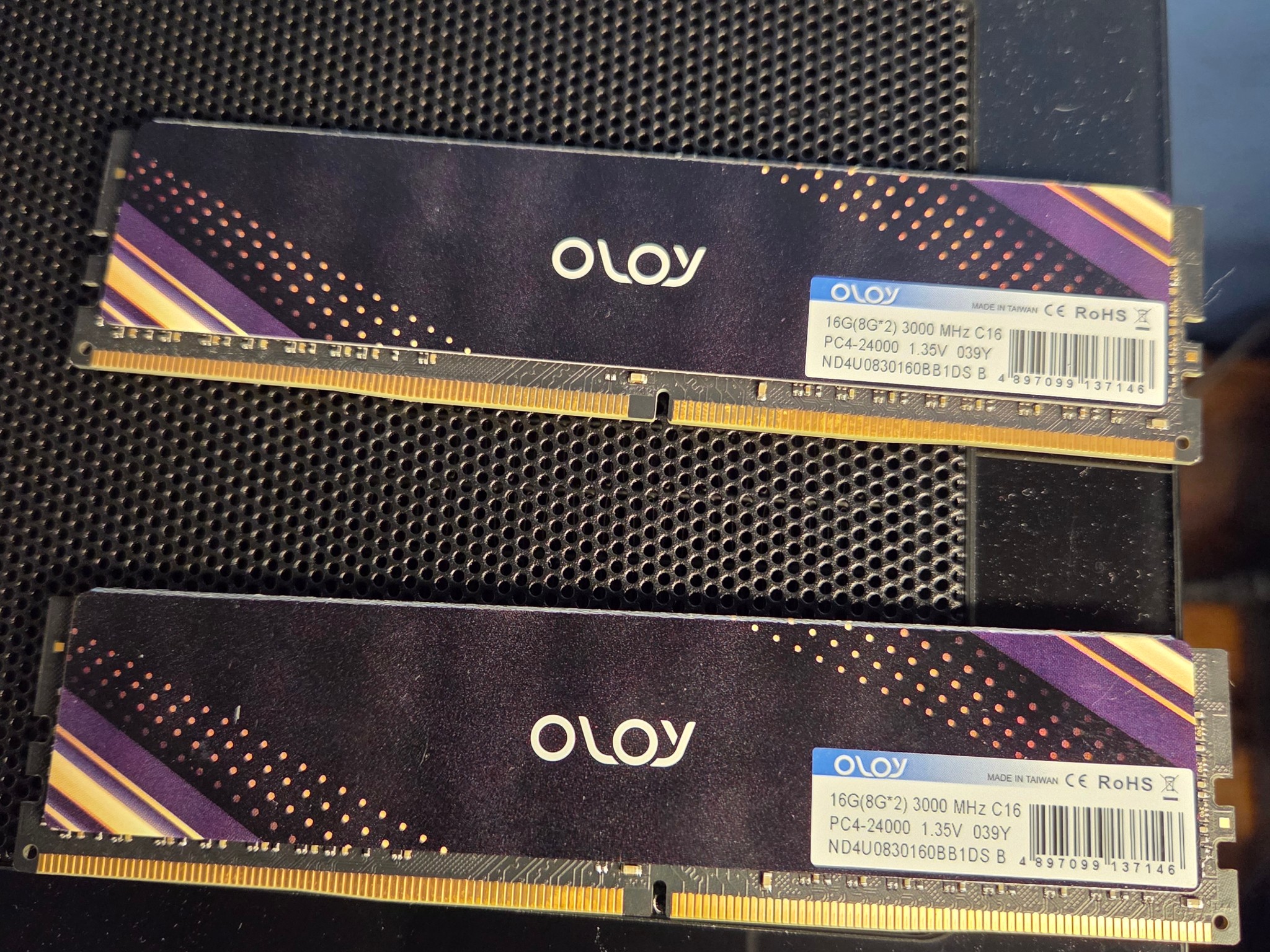 OLOY DDR4-3000 16GB (2x8) GB Desktop Memory