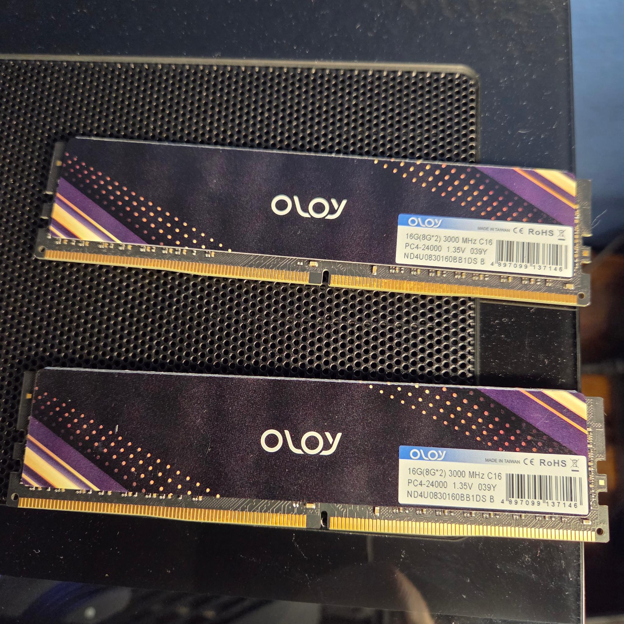 OLOY DDR4-3000 16GB (2x8) GB Desktop Memory