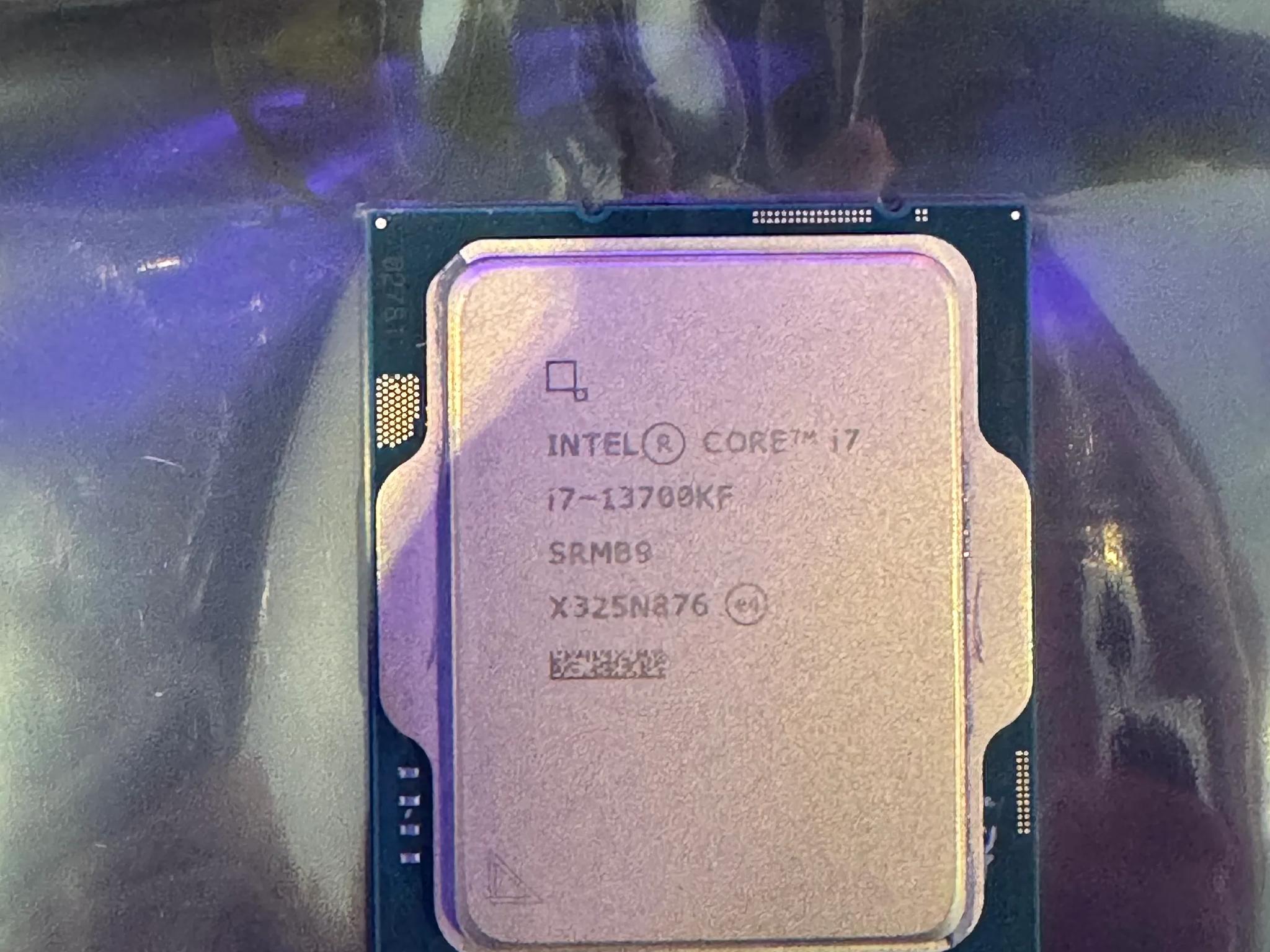 Intel Core i7-13700KF Gaming Desktop Processor 16 cores (8 P-cores + 8 E-cores) - Unlocked