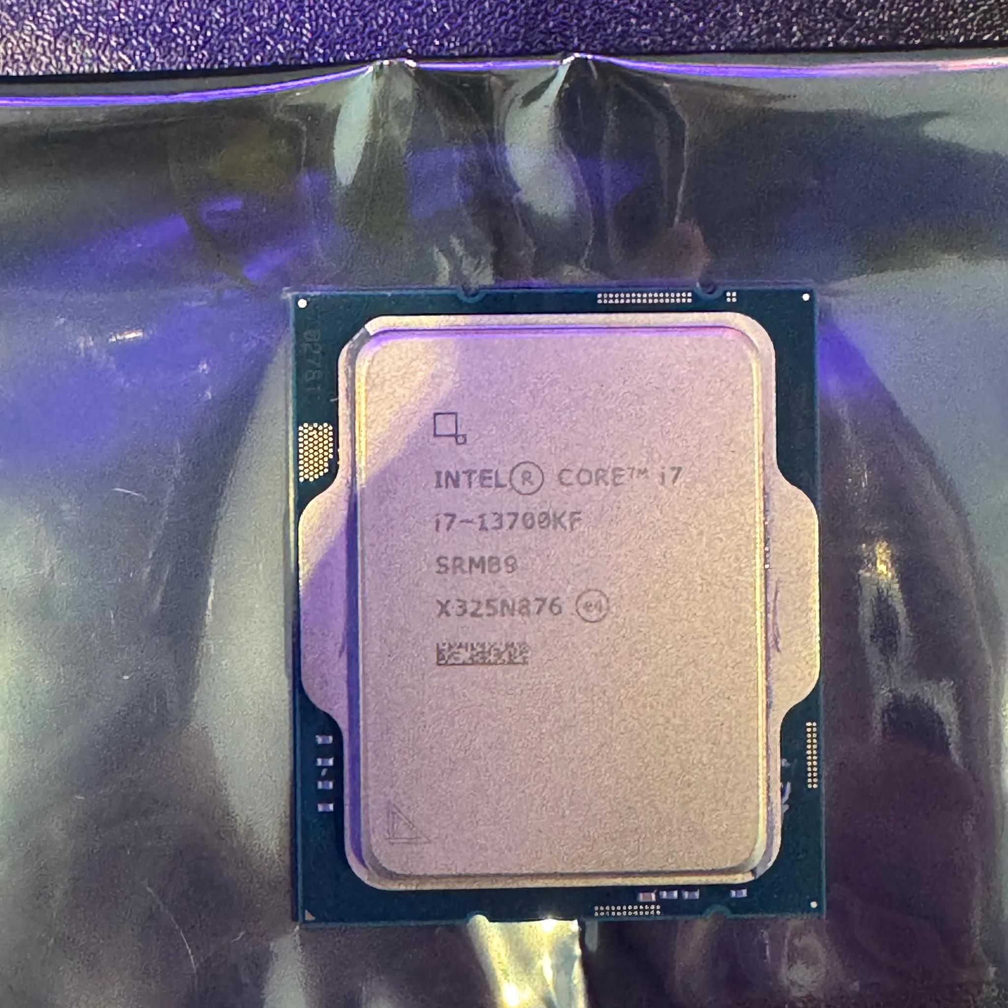 Intel Core i7-13700KF Gaming Desktop Processor 16 cores (8 P-cores + 8 E-cores) - Unlocked