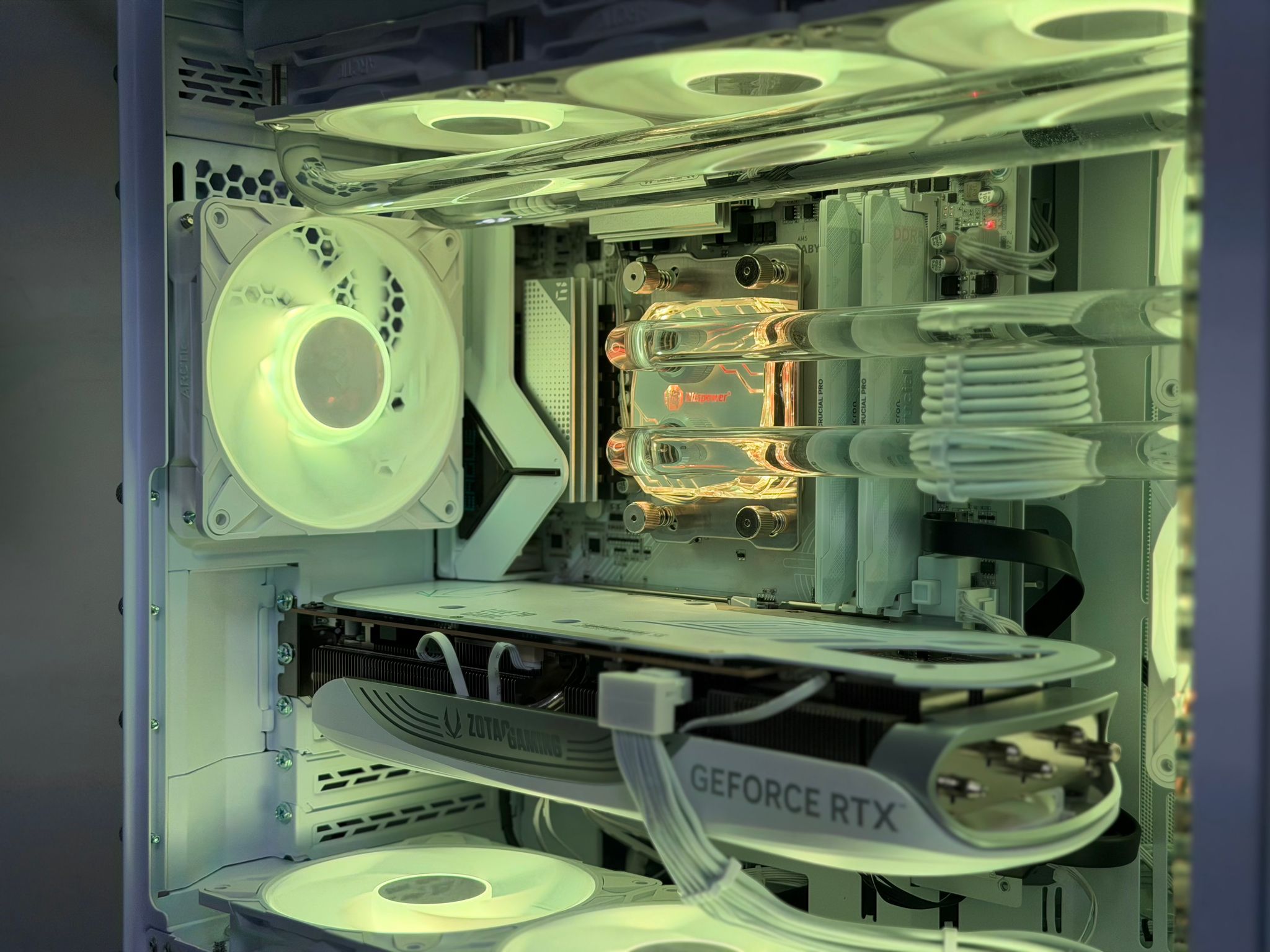 RTX 4080 | Ryzen 7 7800X3D | 32GB DDR5 | B850M | 2TB Gen4 SSD | 850W SFX Custom Loop