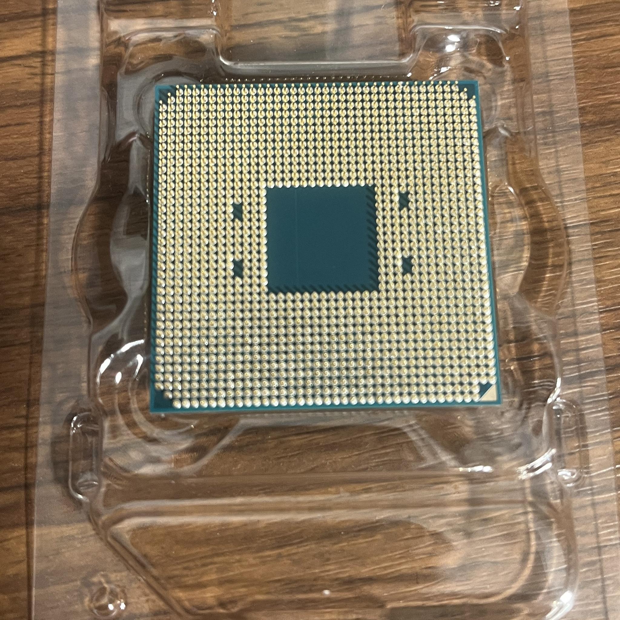 AMD Ryzen 5 3600X Processor + CPU Cooler 100-000000022