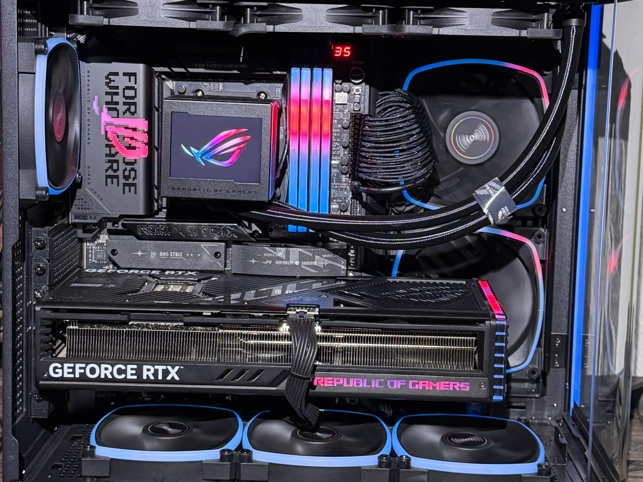 ROG OF FURY-4090 ASUS ROG STRIX + RYZEN 7 9800x3D + 64GB