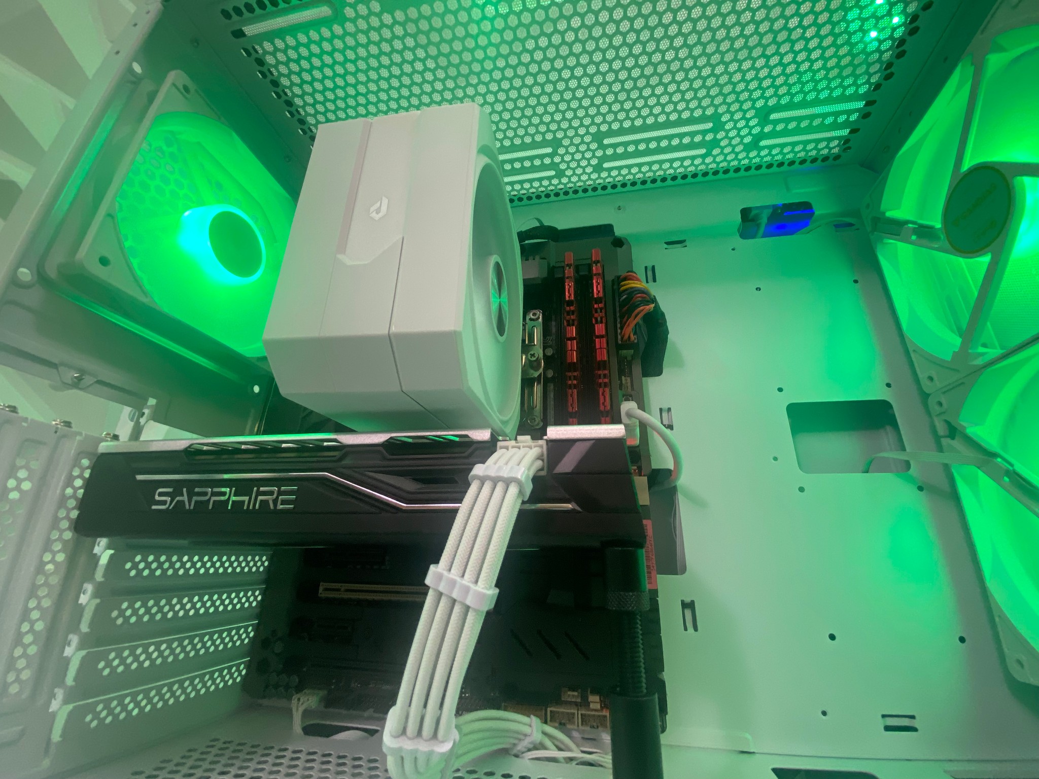 White RGB Gaming PC | RX 580 8GB | intel i7 5820K | 512GB SSD | 16GB RAM | WiFi & Bluetooth