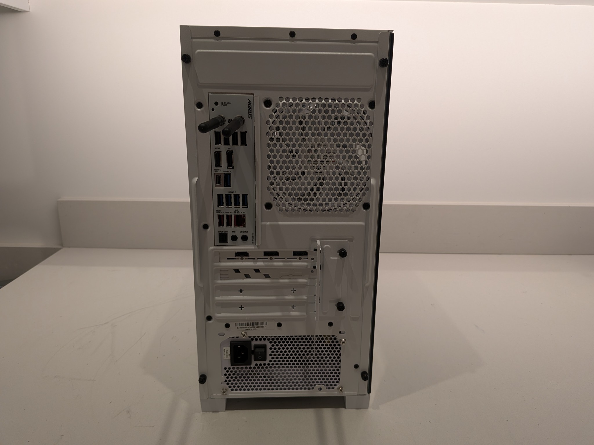 1440p Snow Box - RX 9060 XT 16 GB, Ryzen 5 7500F, 32 GB DDR5, 2 TB Gen 4 NVME, RGB
