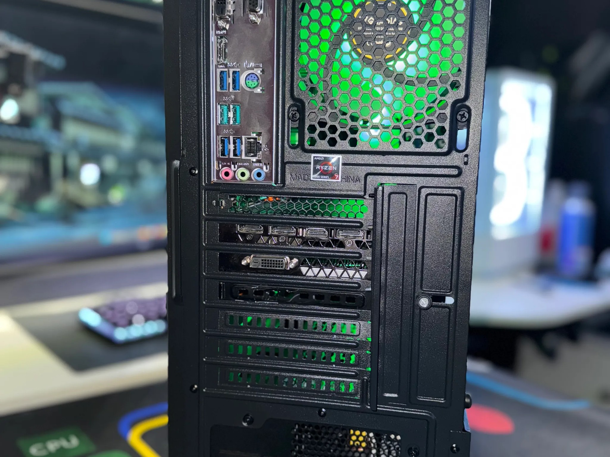RGB Gaming PC - GTX 1070 - Ryzen 7 1700 - 16GB DDR4 - 500GB SSD