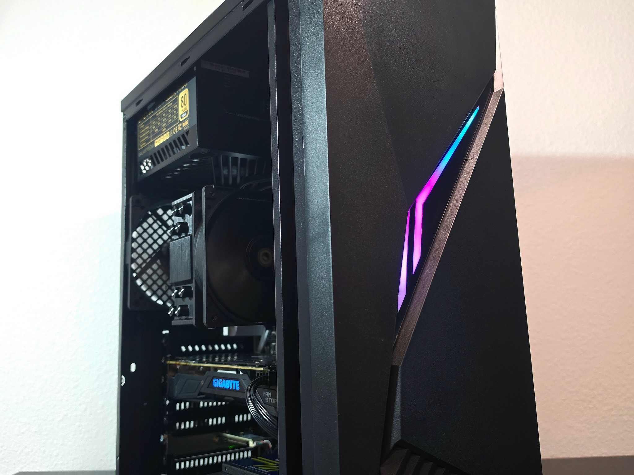 Budget Gaming PC / i7 6700k / GTX 1070 / 16GB DDR4 / 512GB SSD / Wi-Fi & BT