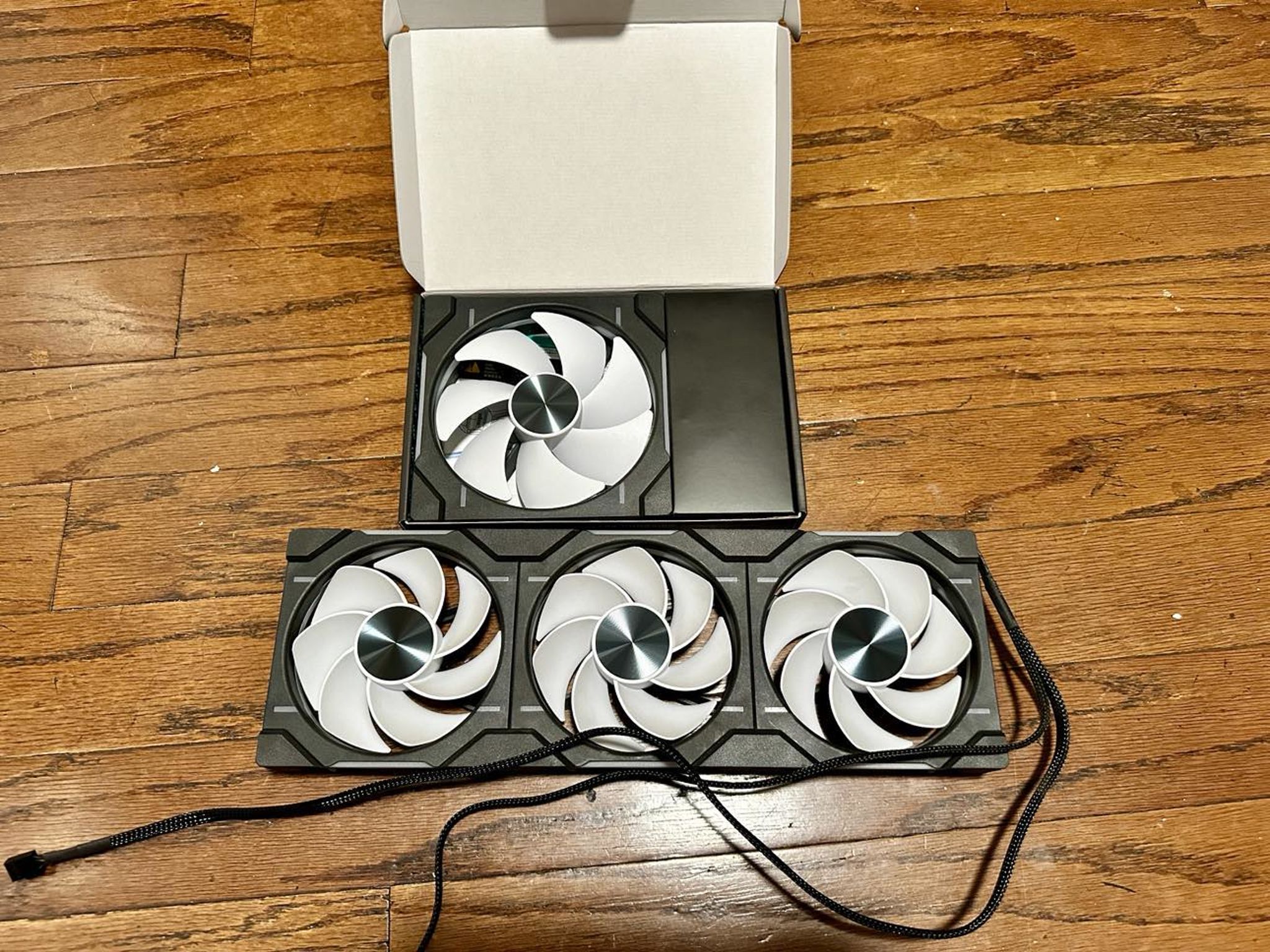 Used like new Phanteks D30 Case Fans - 1-140mm, 3-120mm reverse blade