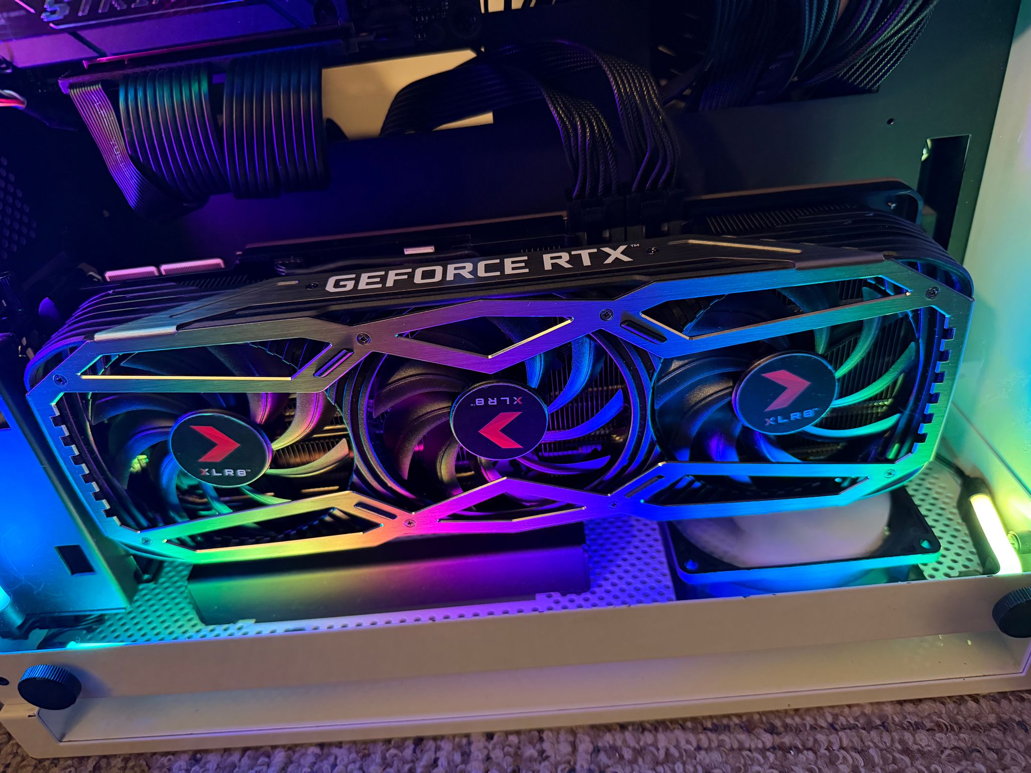 *NOT WORKING* PNY XLR8 Gaming EPIC-X RGB GeForce RTX 3090 *FOR PARTS*