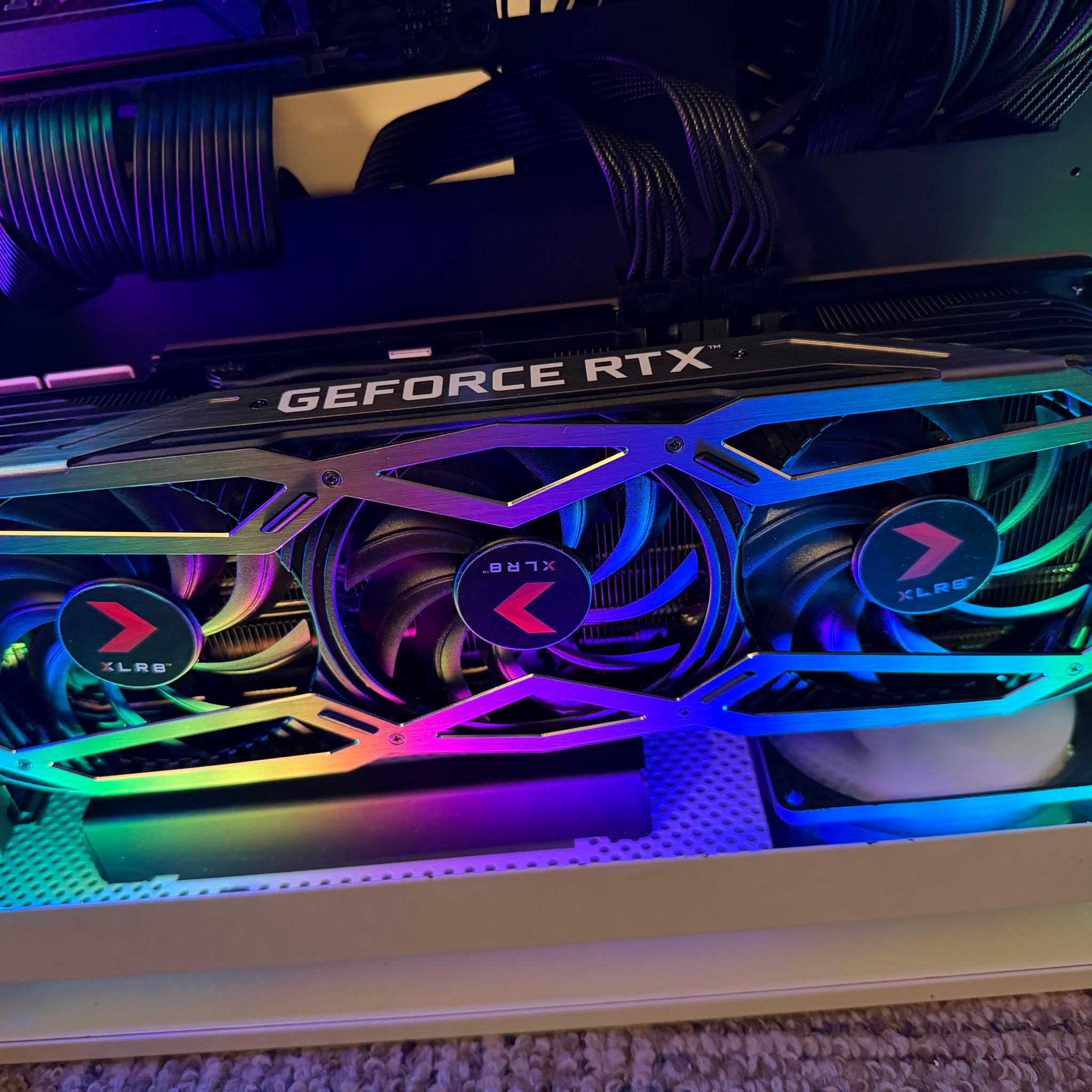 *NOT WORKING* PNY XLR8 Gaming EPIC-X RGB GeForce RTX 3090 *FOR PARTS*