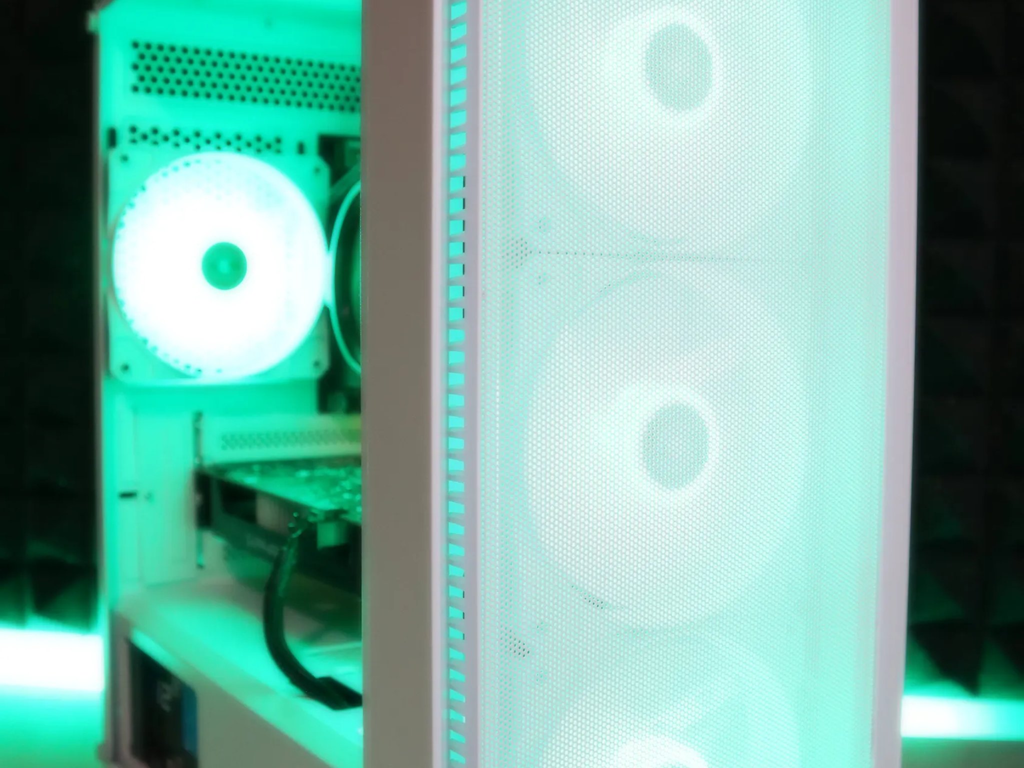 FB-AD  | Ryzen 3 2300X/RX 560 4GB Gaming PC
