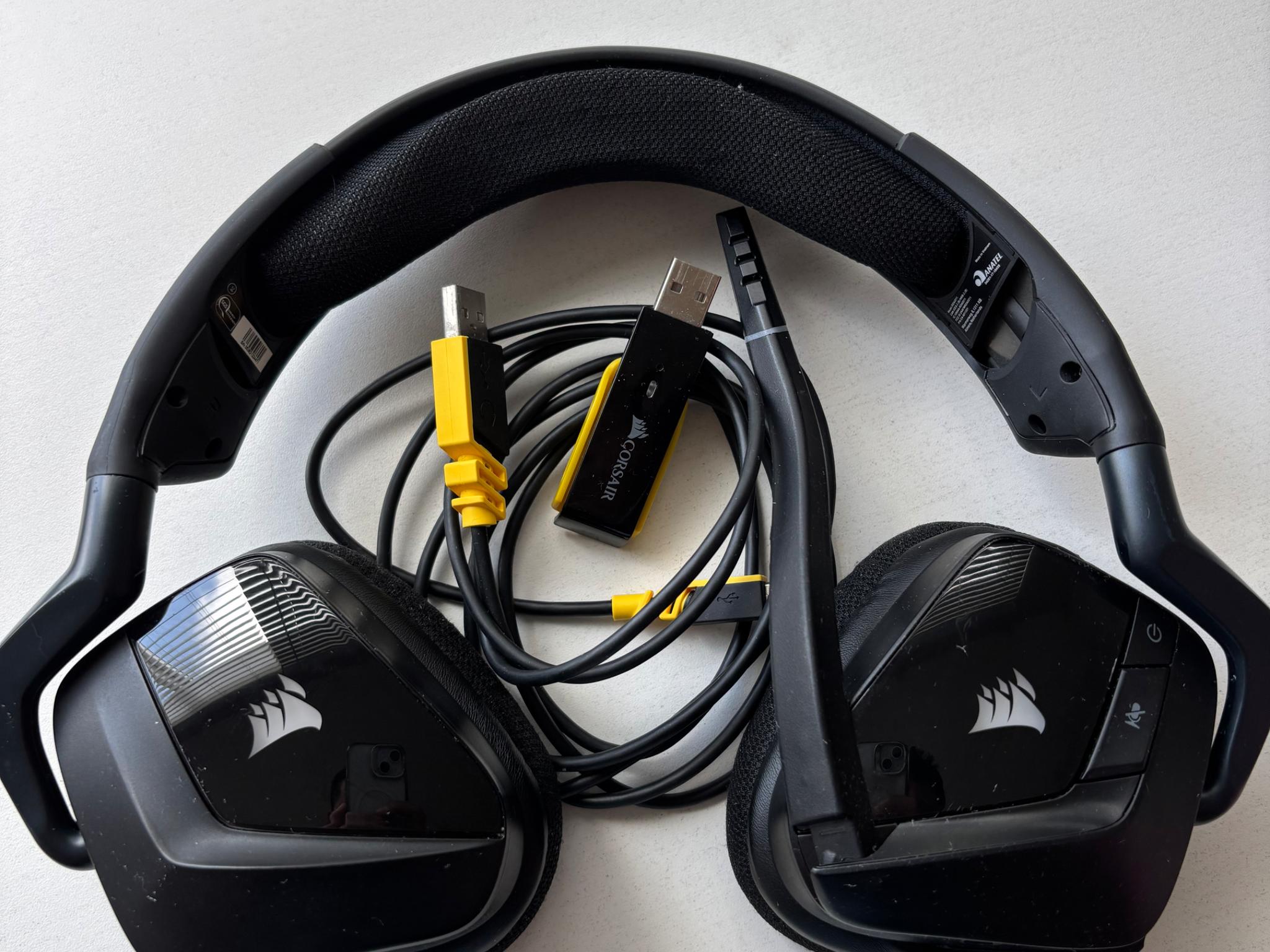 Corsair Void RGB Elite Wireless Headset + free Gaming one-handed keyboard