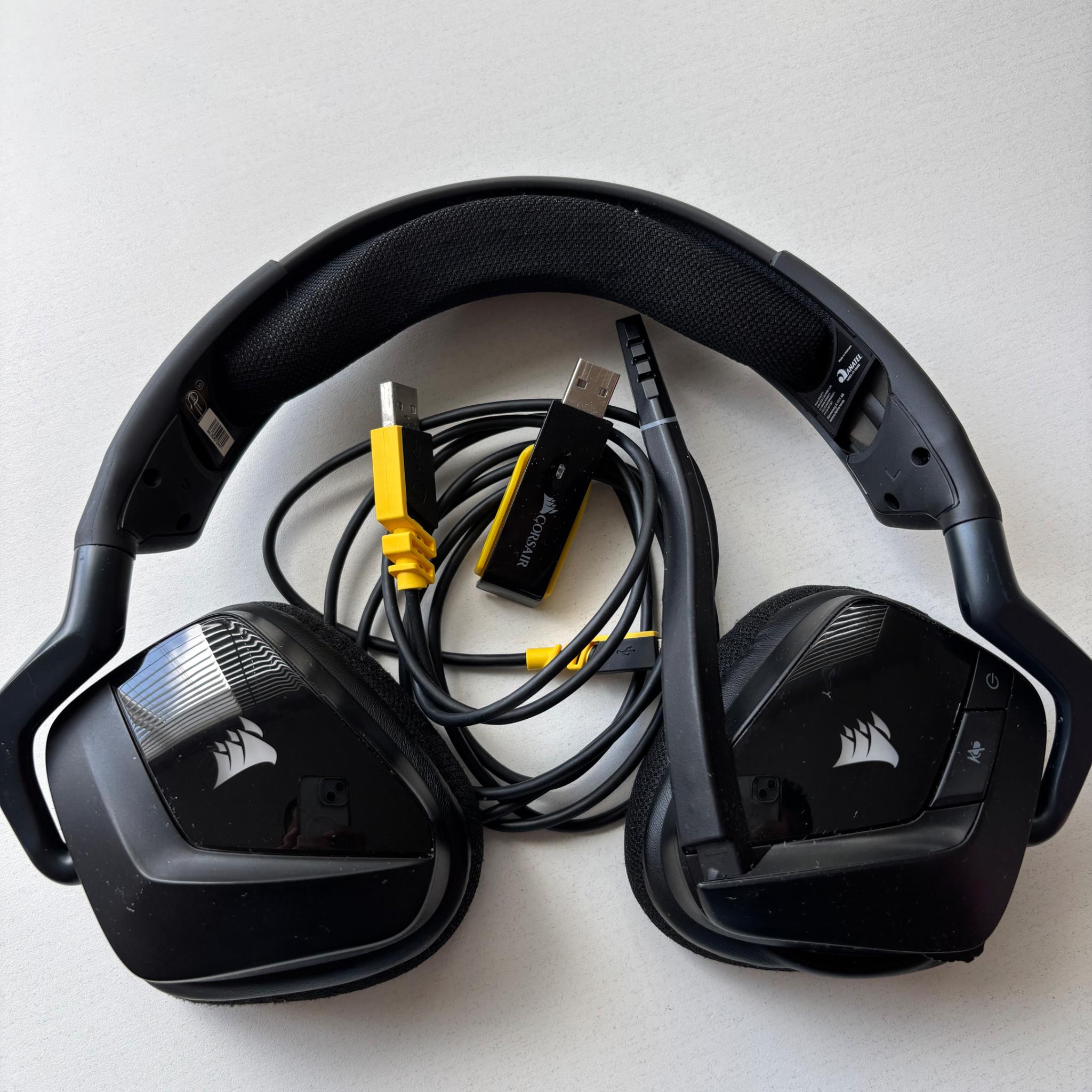 Corsair Void RGB Elite Wireless Headset + free Gaming one-handed keyboard