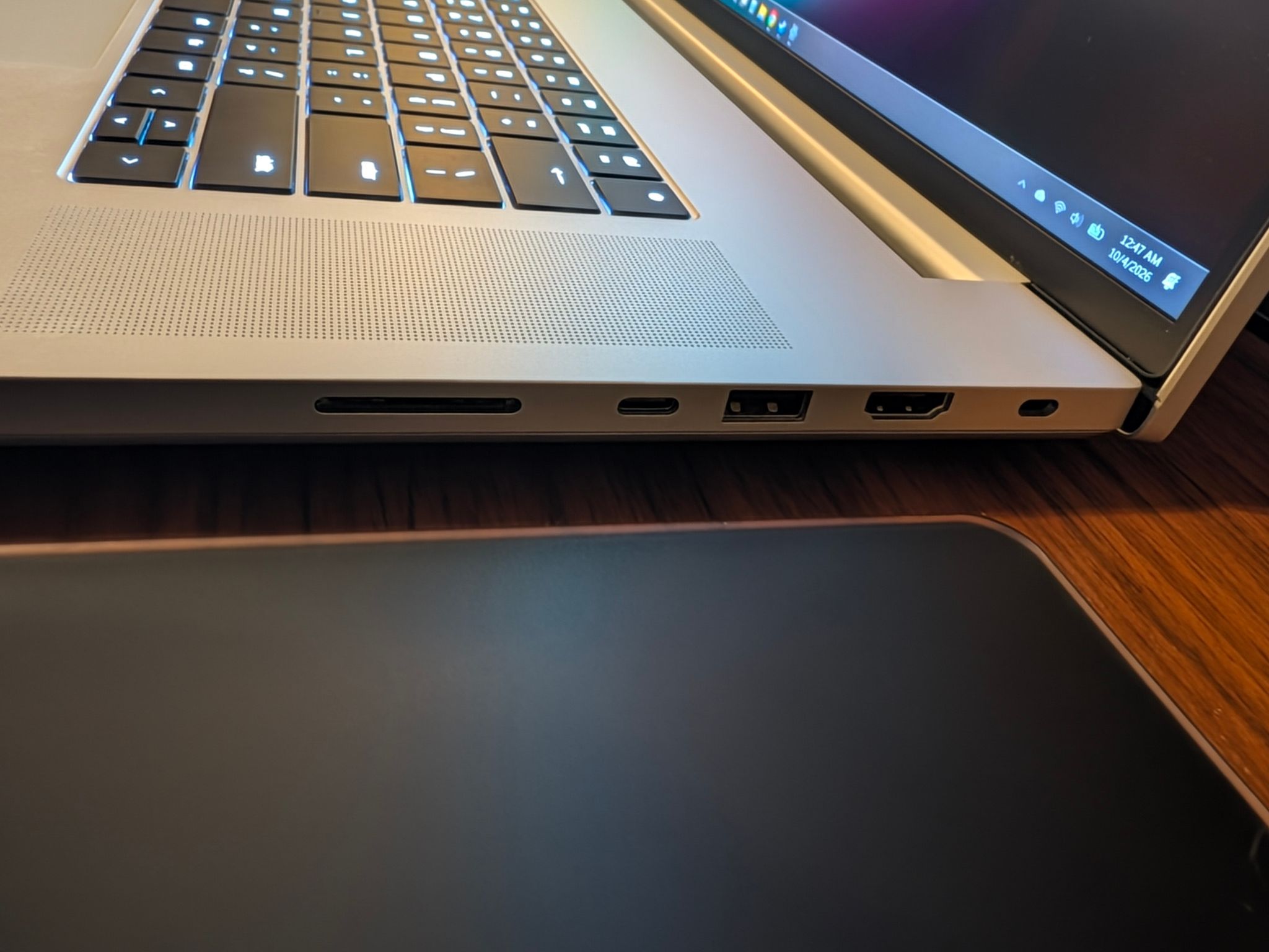 Razer Blade 18 (2024) - RTX 4090 | i9-14900HX | 32GB RAM | 3TB SSD | 1600p 300Hz Mini-LED