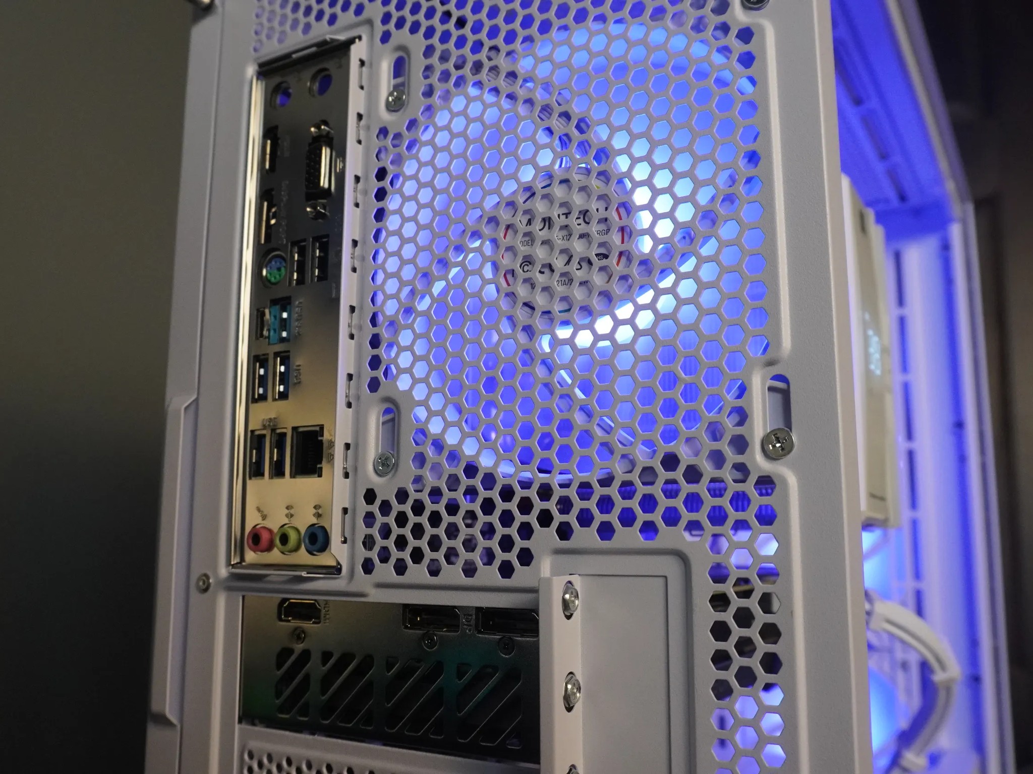 🤍ARCTIC🤍 PRICE TO PERFORMANCE 💪 1440p/1080p MACHINE  🧡RX 9060XT 8GB 🧡 Ryzen 5 5600 | 32GB | WIN