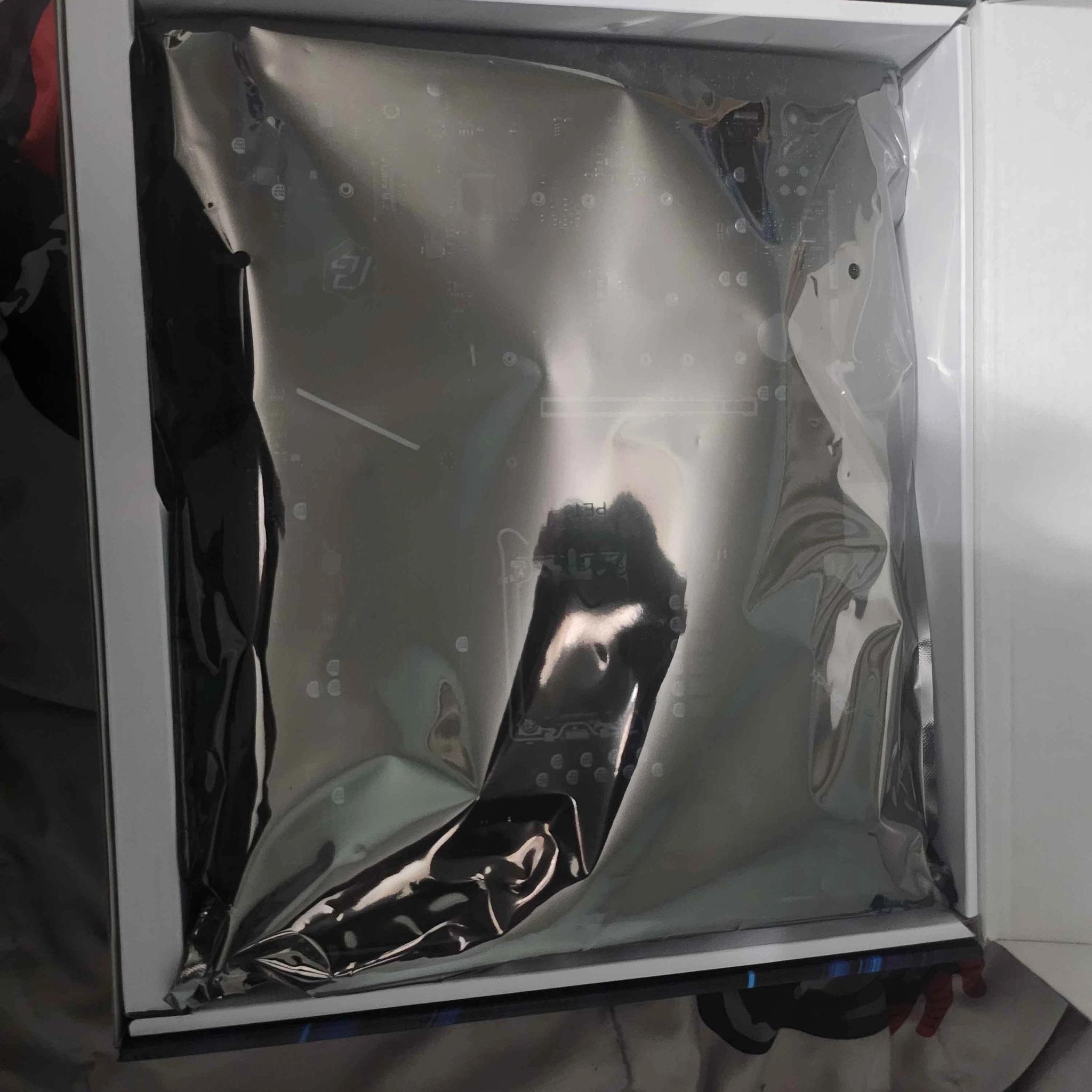 Z690 ASRock PG Riptide D4 with CPU Cooler and Ram