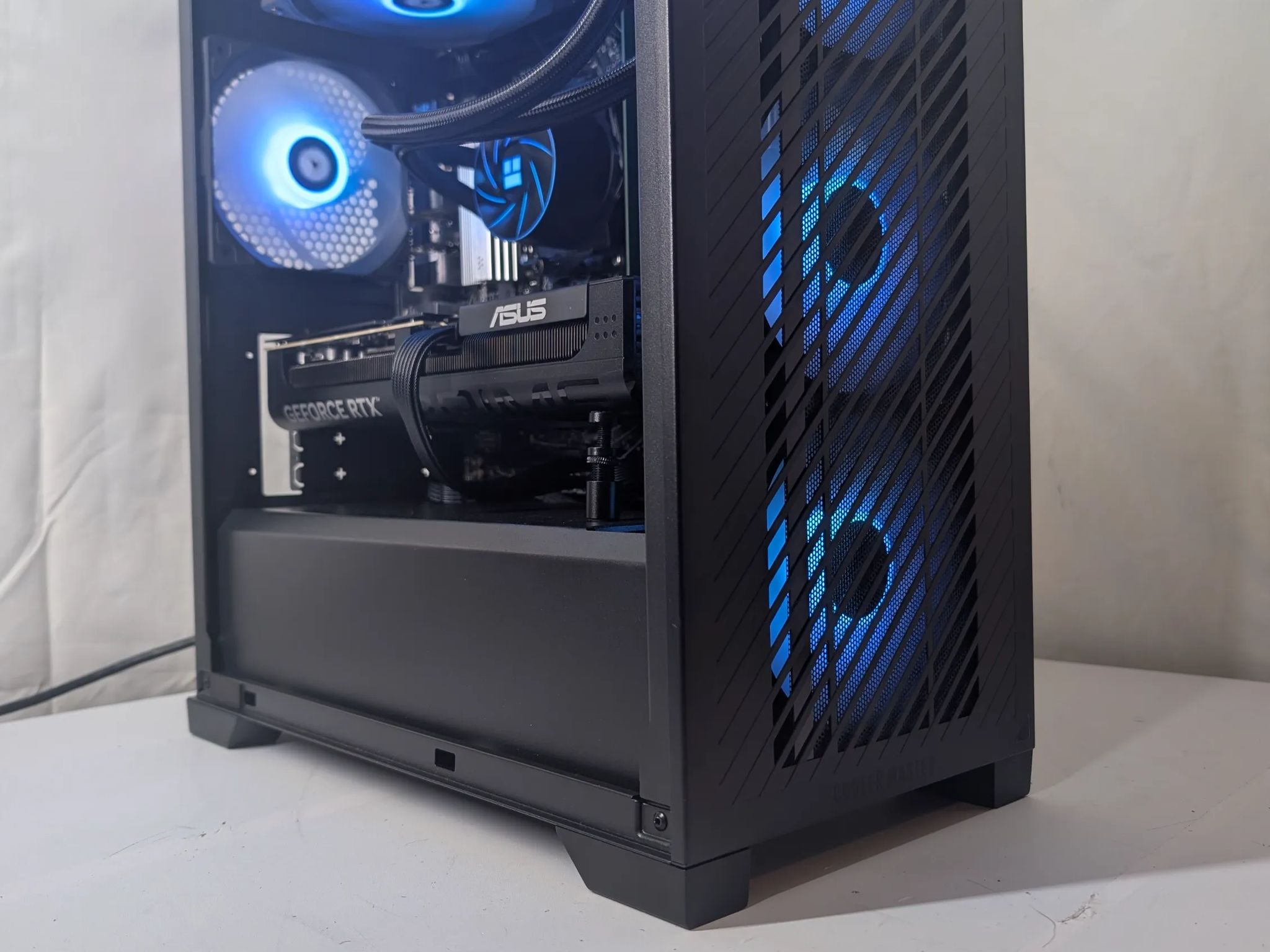 RTX 5070 | Ryzen 5 7600X | 32GB DDR5 | 1TB Gen 4 NVMe | 240mm AIO | ARGB | Wi-Fi+BT