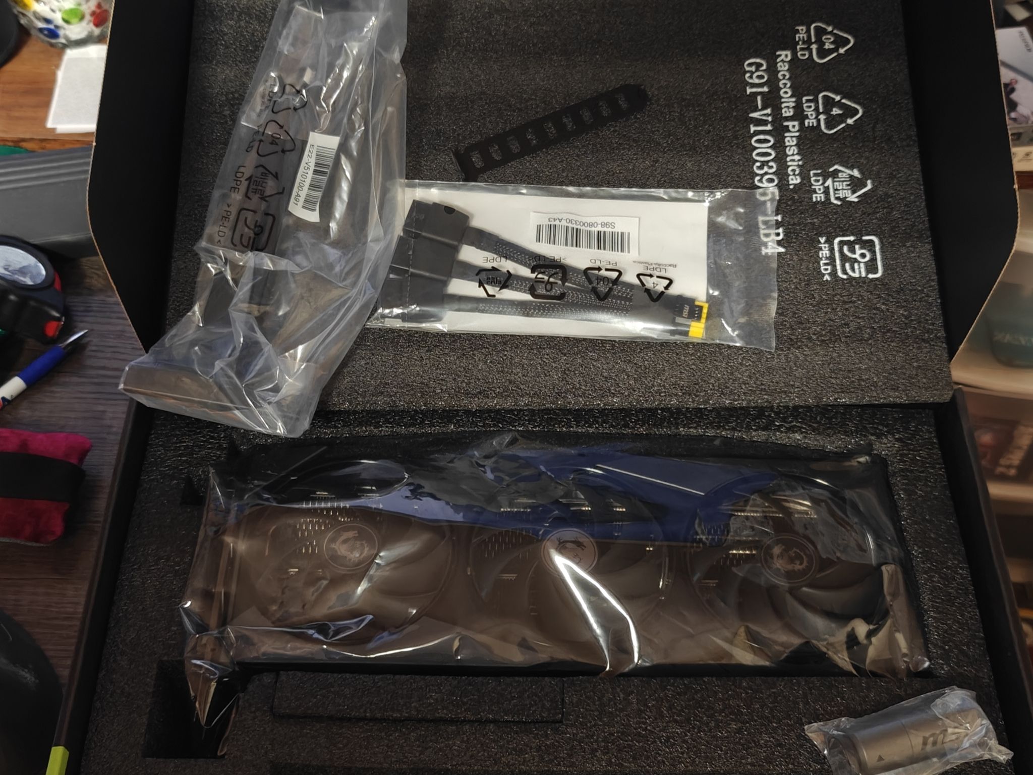 MSI - NVIDIA GeForce RTX 4090 GAMING SLIM 24G - 24GB DDR6X PCI Express 4.0