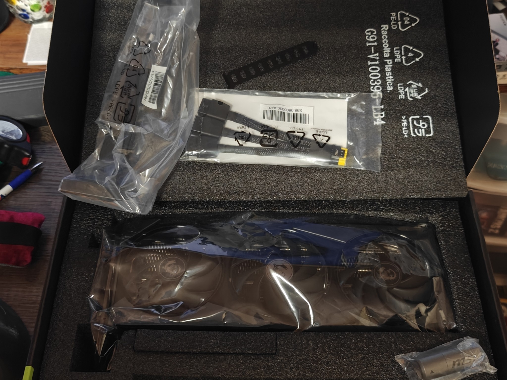 MSI - NVIDIA GeForce RTX 4090 GAMING SLIM 24G - 24GB DDR6X PCI Express 4.0
