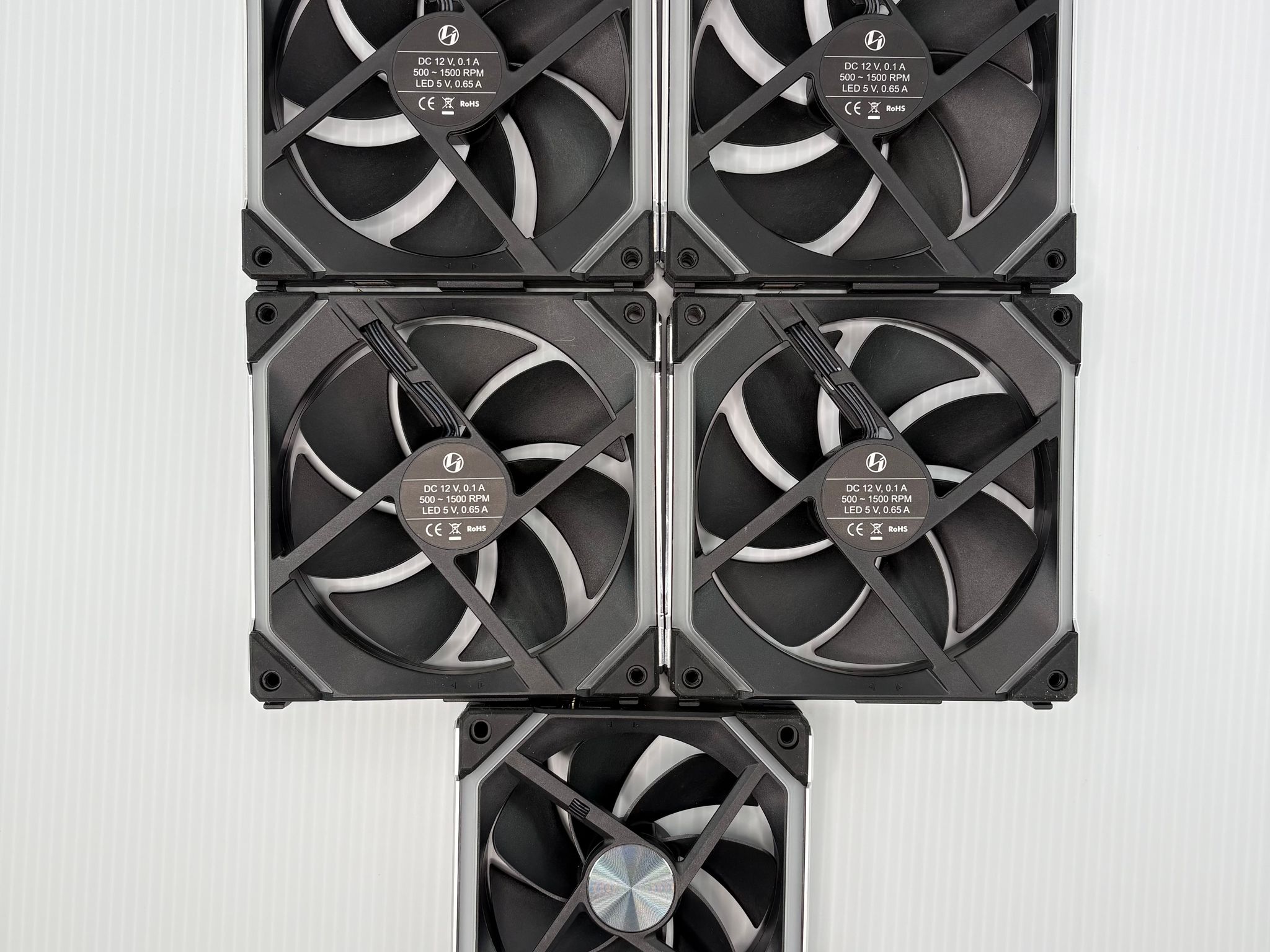 Lian Li UNI FAN Bundle – (4) SL140 + (1) SL120 V2 + Tons of Accessories