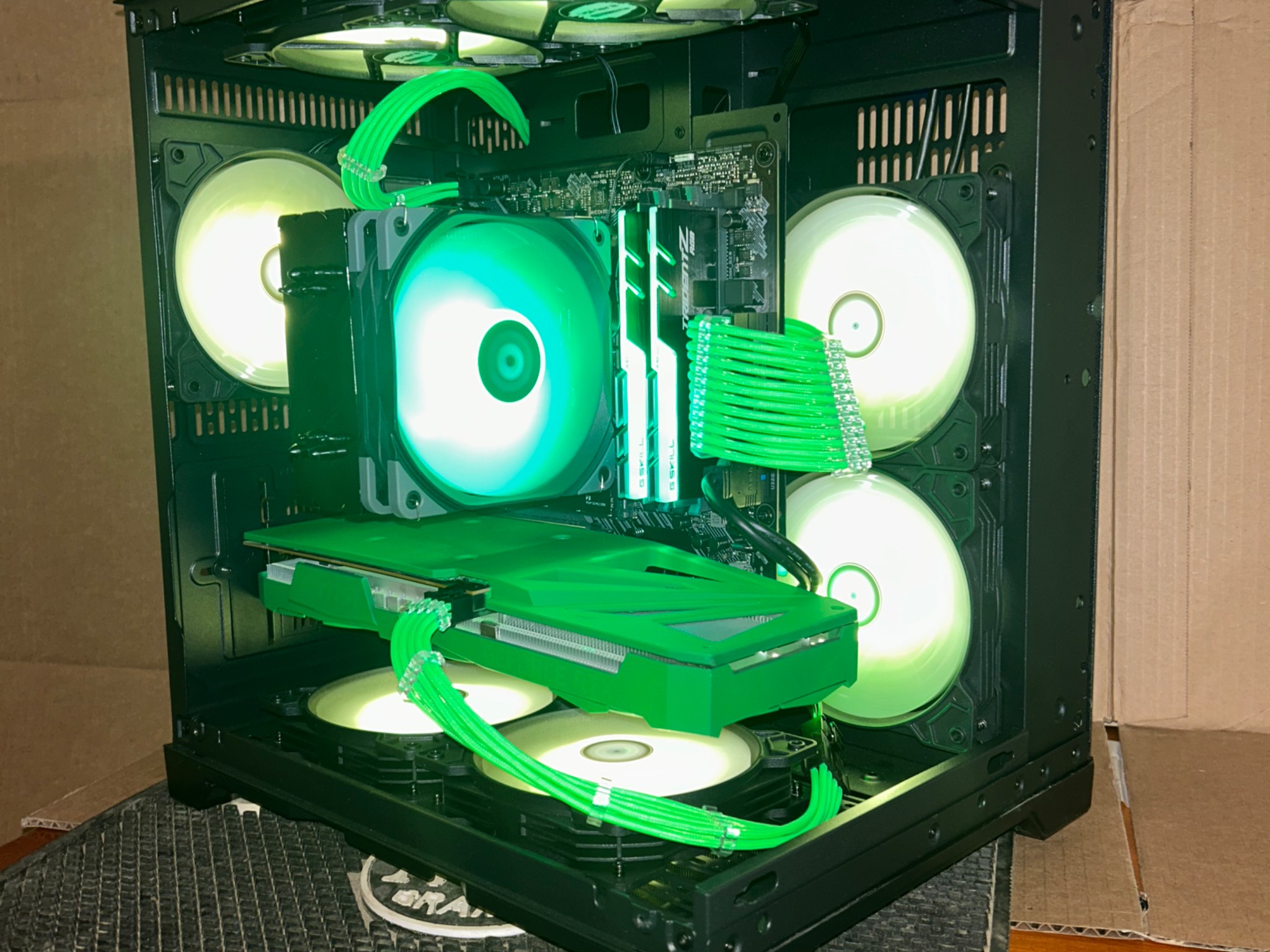 Nvidia RTX 3060 12GB 16 GB RAM Ryzen 5 5600X M.2 1 TB SSD WiFi Gaming PC