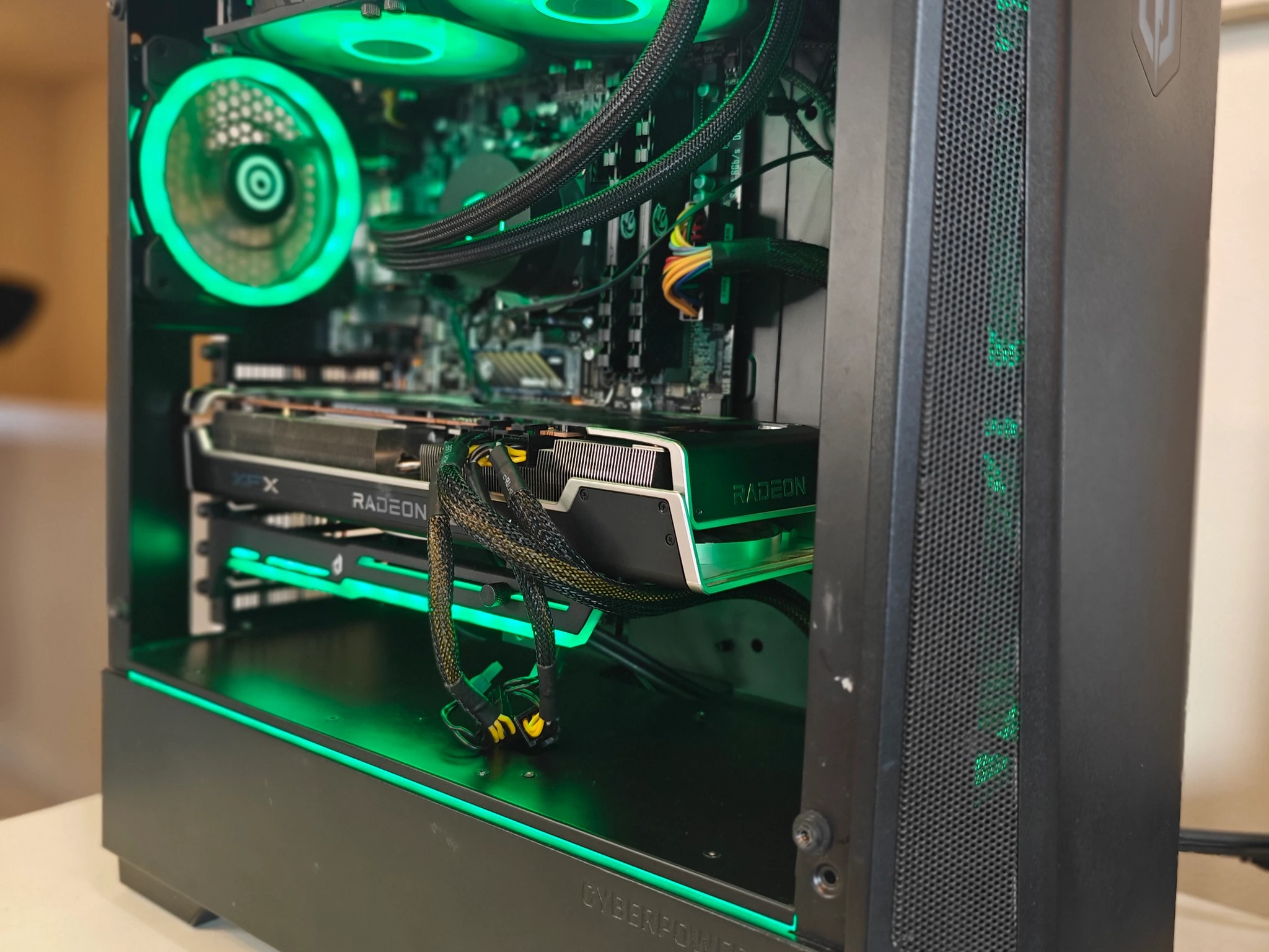 Lightning Recharged ⚡🕶️🏷️ | Ryzen 7 5700X3D | Radeon RX 6700 XT | 32GB DDR4 RAM | 1TB NVMe SSD