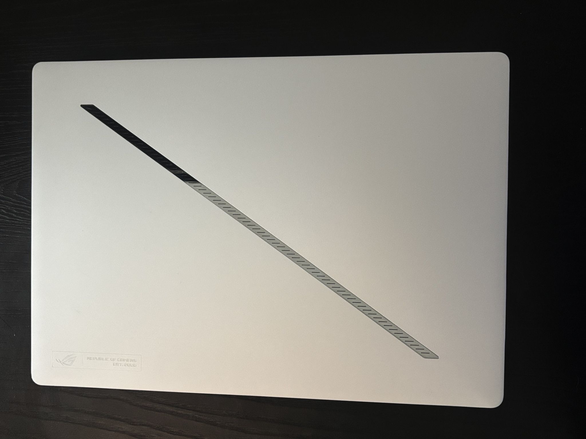 ASUS ROG Zephyrus G14 (Platinum White) – Ryzen 9 / RTX 4060 Gaming Laptop