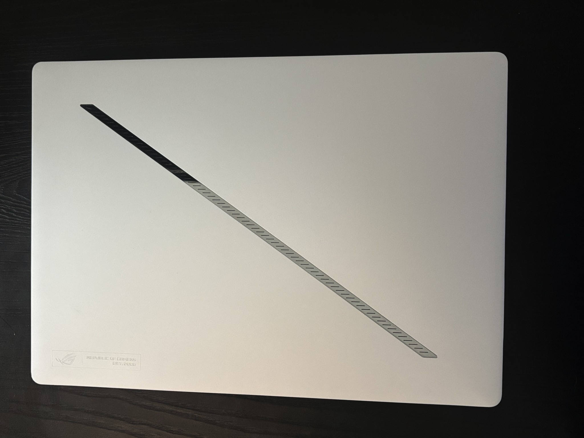 ASUS ROG Zephyrus G14 (Platinum White) – Ryzen 9 / RTX 4060 Gaming Laptop
