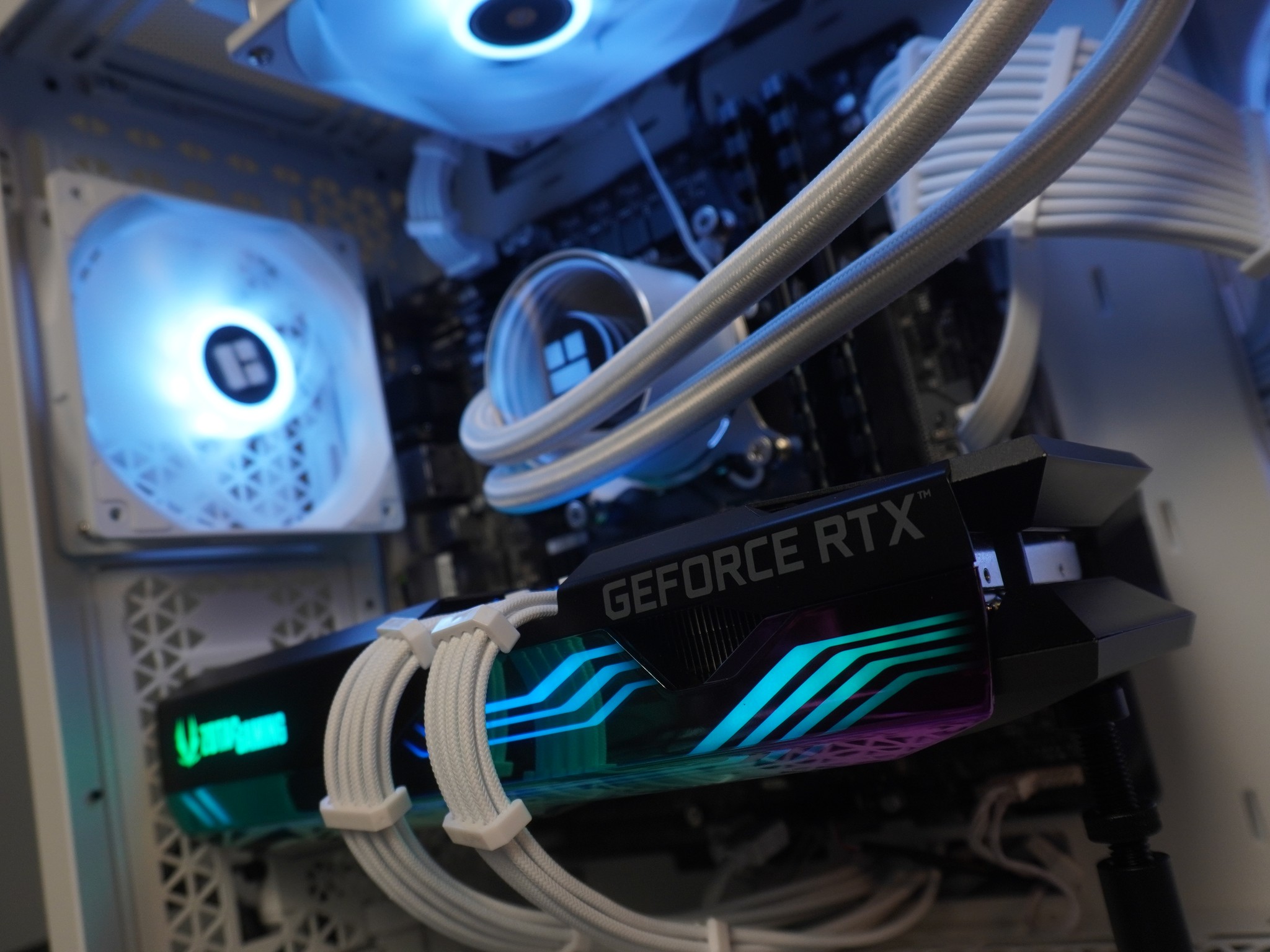 🤍AESTHETIC🤍 1440/1080p GAMING MACHINE 💚RTX 3070 💙 i5 12400f | 32GB | 1TB | WIFI