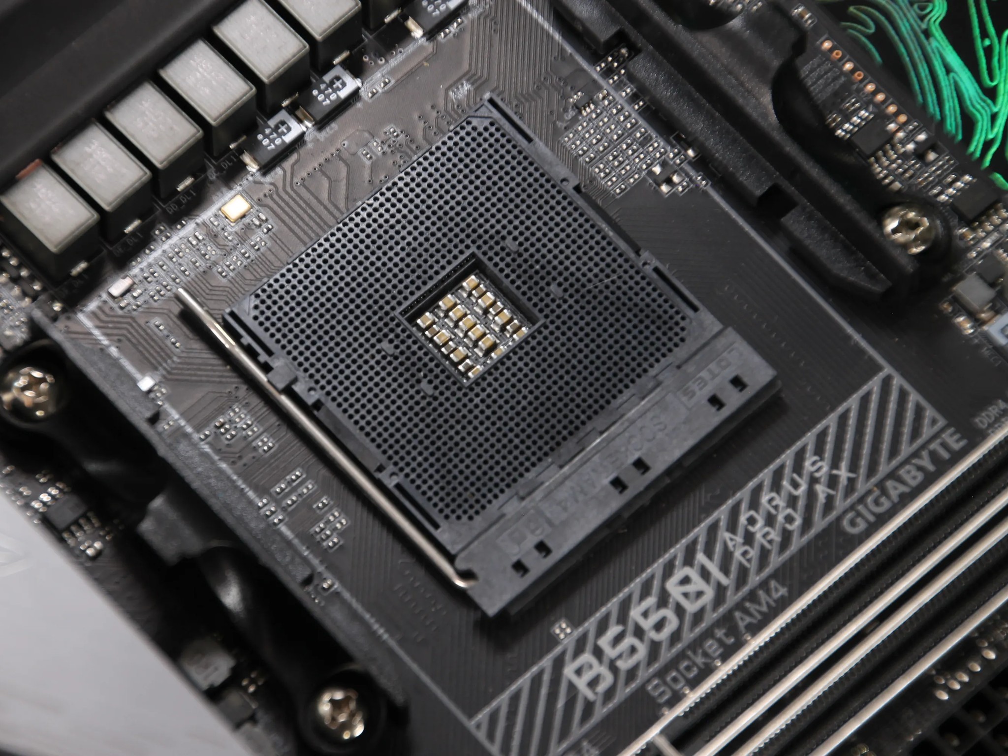 GIGABYTE B550i AORUS PRO AX ITX Motherboard