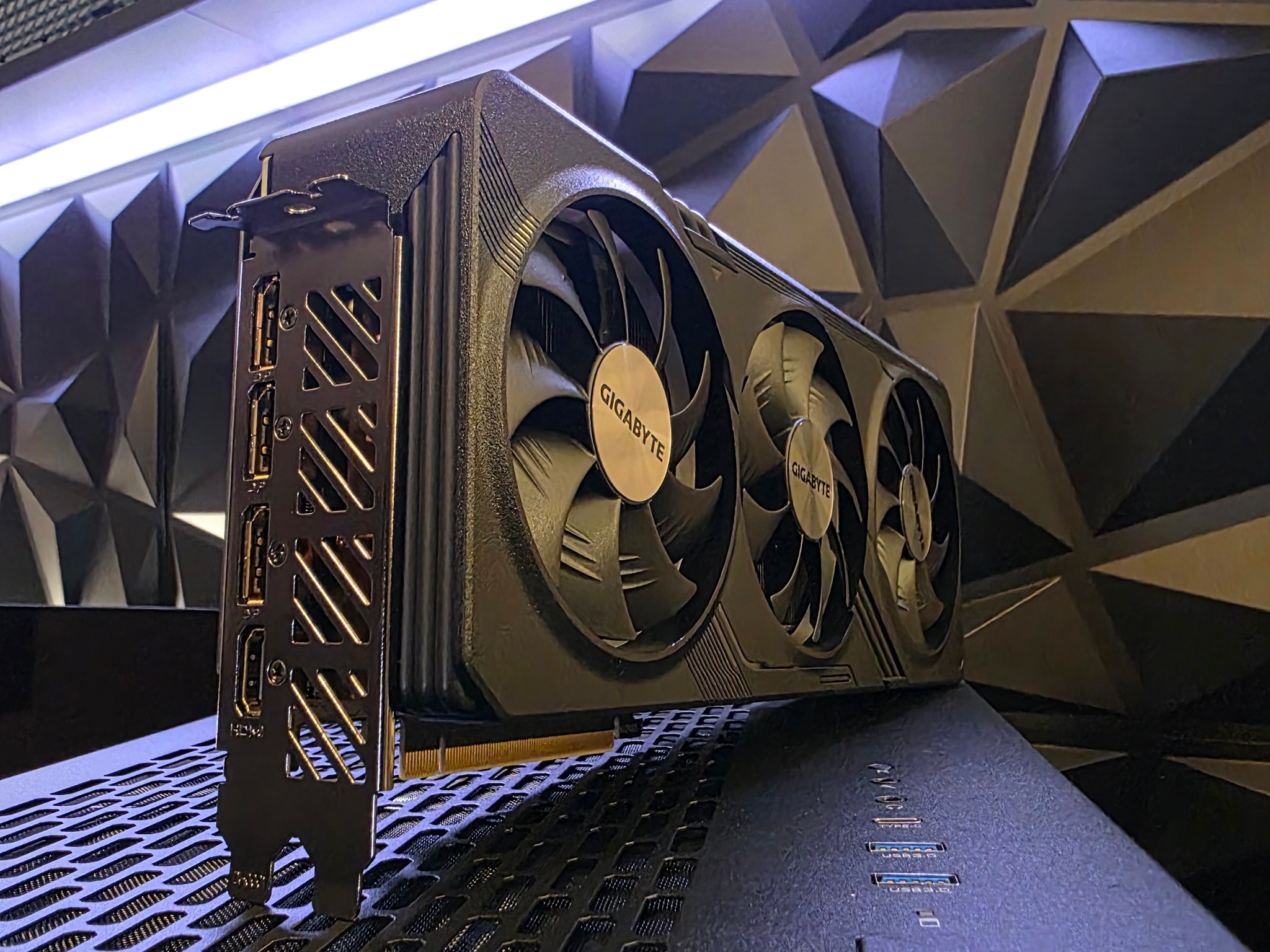 GIGABYTE RTX 4070 TI SUPER