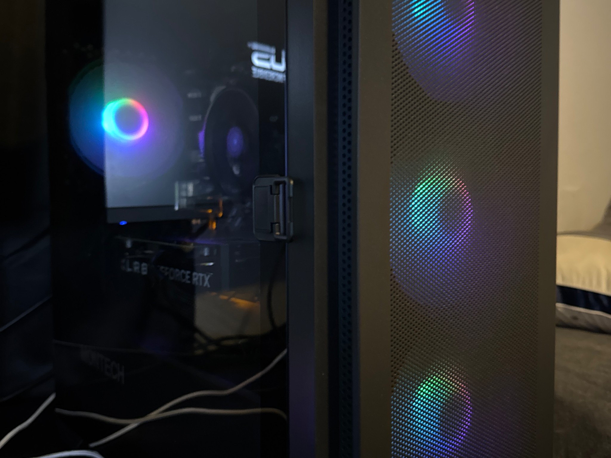 RTX 4060 - R5 3600 - 1tb M.2 SSD - 16gb DDR4 3000mhz - RGB gaming pc