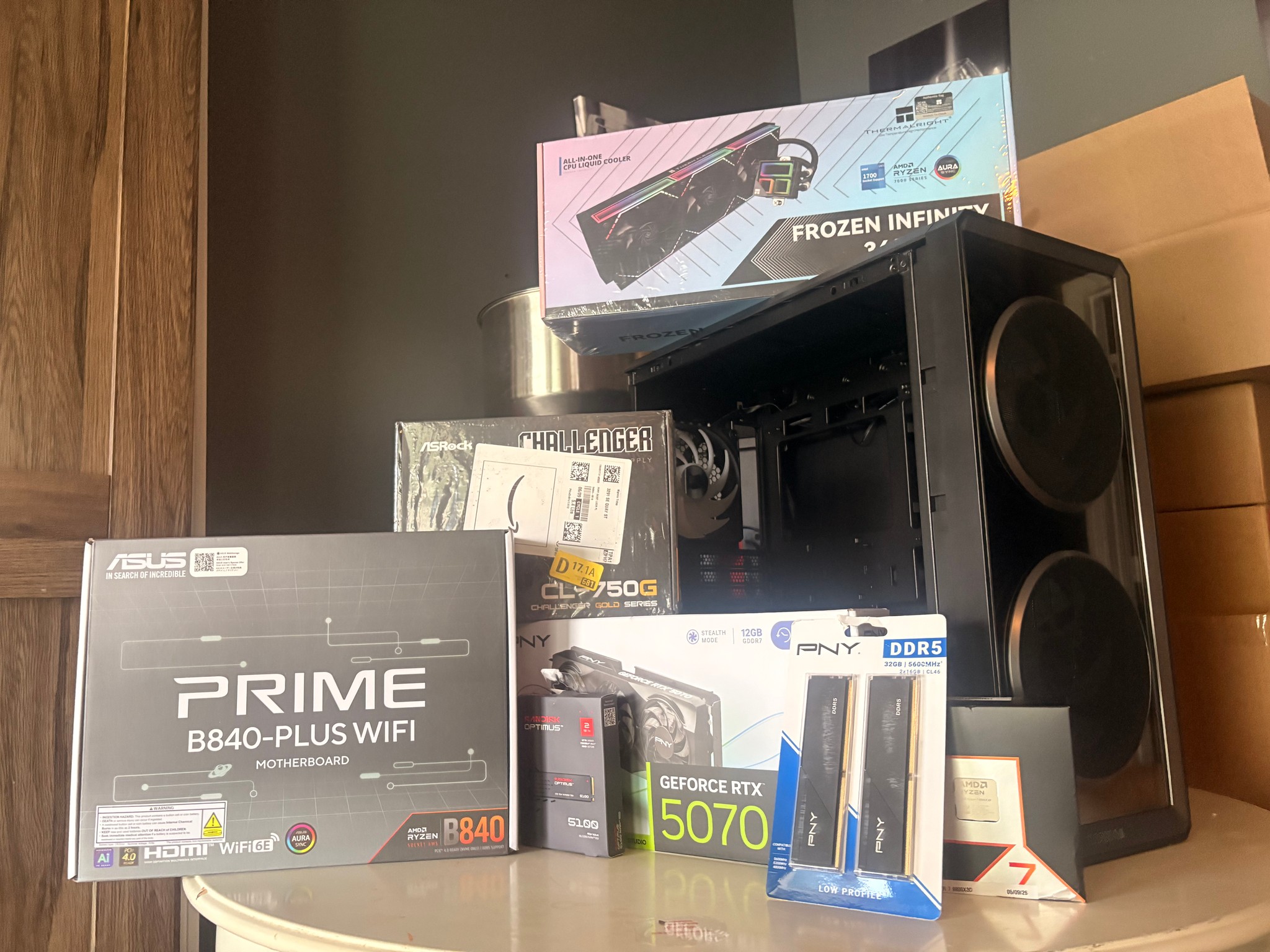 5070 Ti/Ryzen 7 9800x3D/32GB/2TB NVMe/lian li Gaming Pc