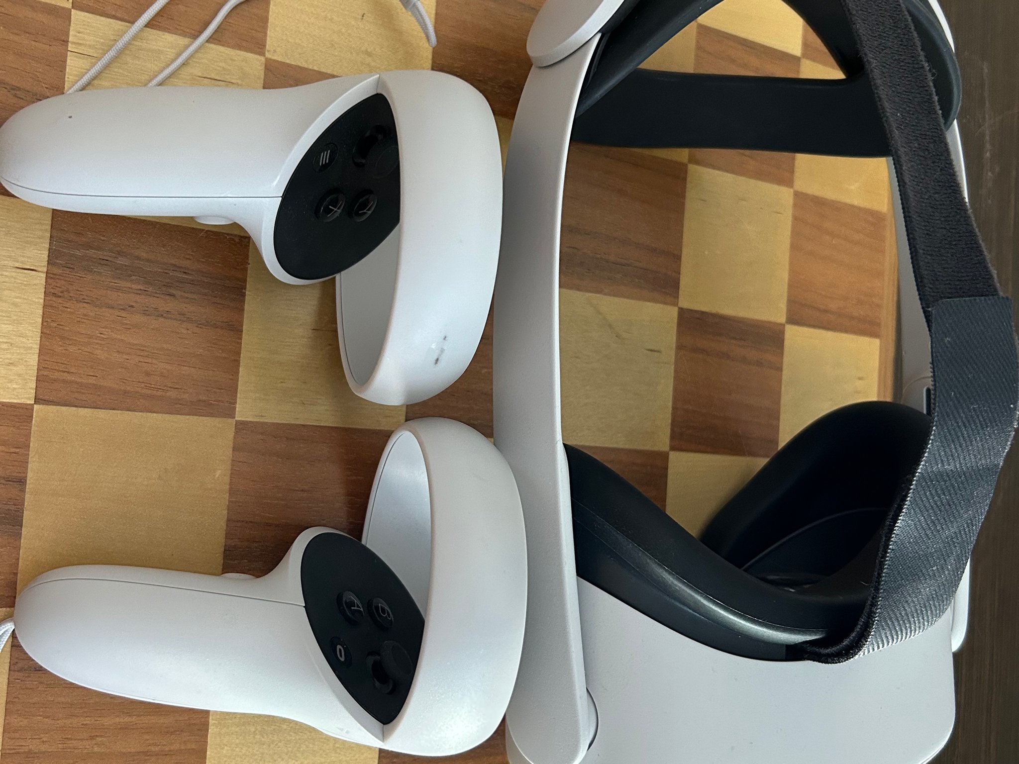 Oculus Quest 2 64GB VR w/Upgraded Headset and USB-C Tether