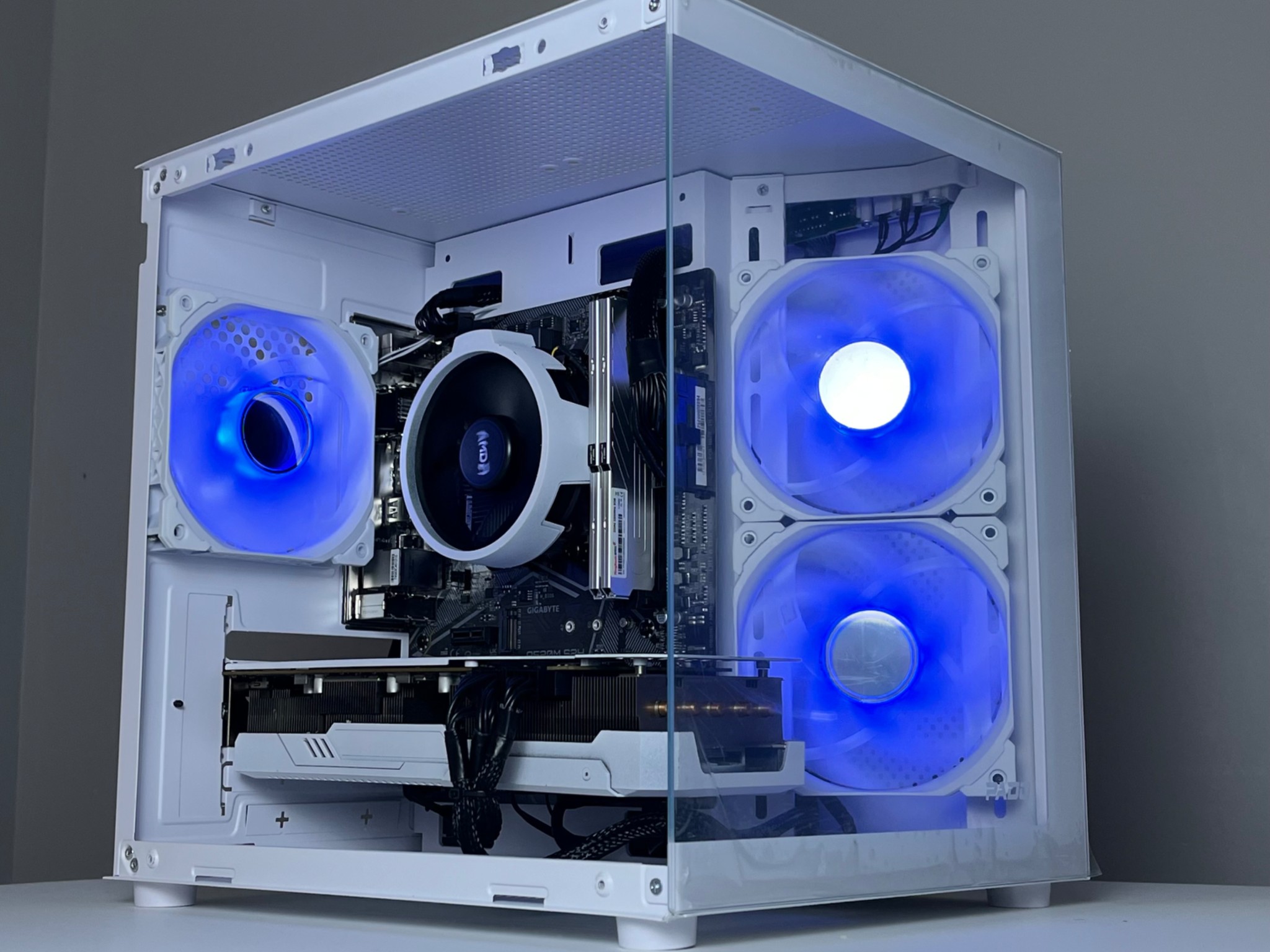 ❄️STARLIGHT ALL WHITE CUTOM GAMING PC RX 5700XT❄️